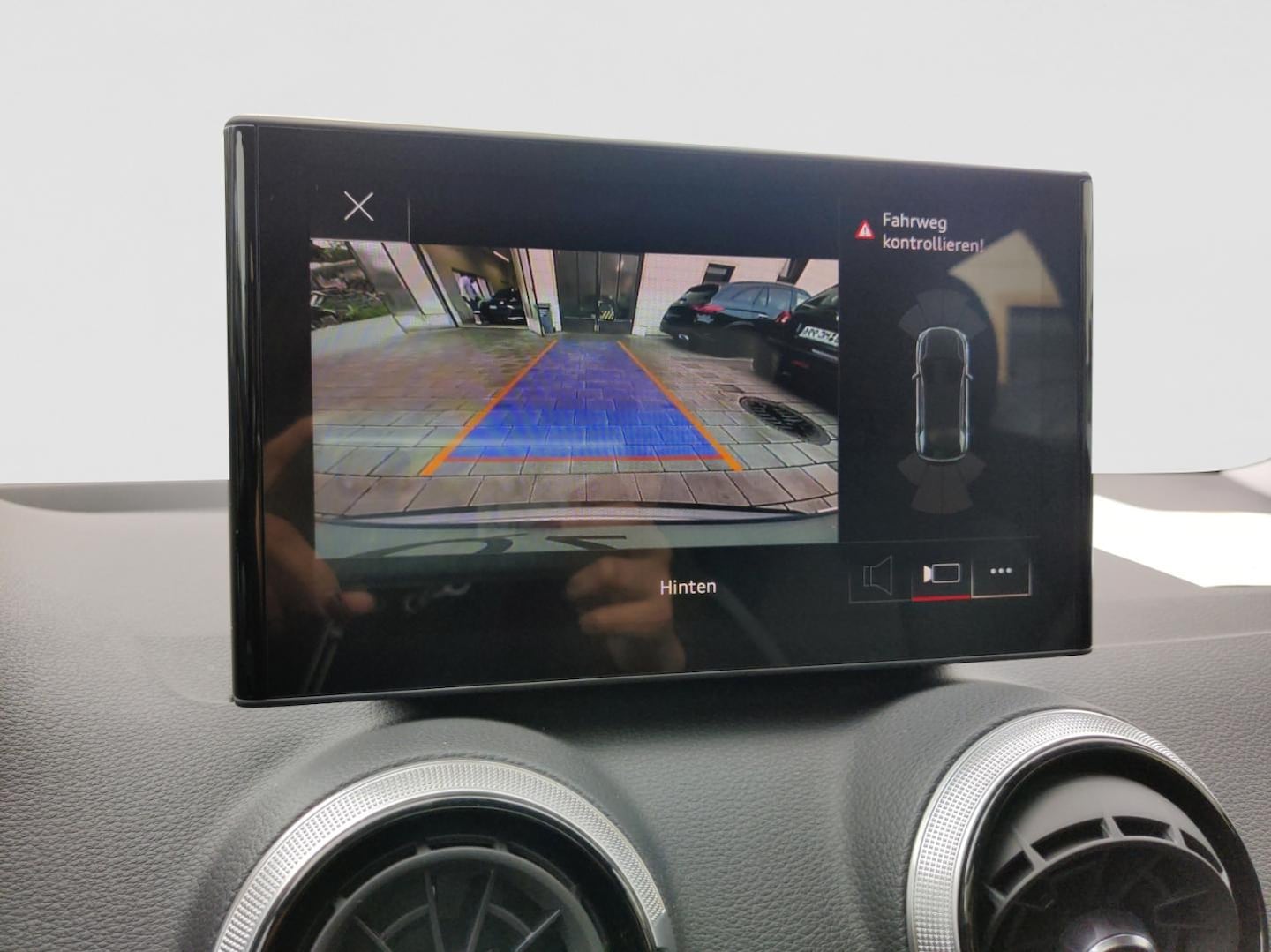 Bild über Audi Q2 advanced 35 TFSI S tronic - für weitere Informationen kontaktieren Sie den Audi Partner