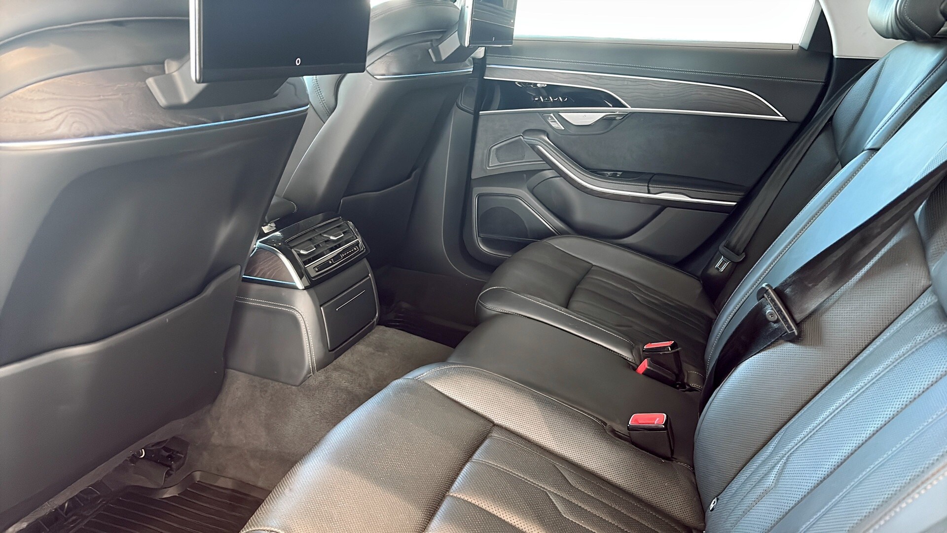 Bild som visar&nbsp;Audi A8&nbsp;A8 50 TDI quattro 286 hk tiptronic - för mer information kontakta din Audi Partner