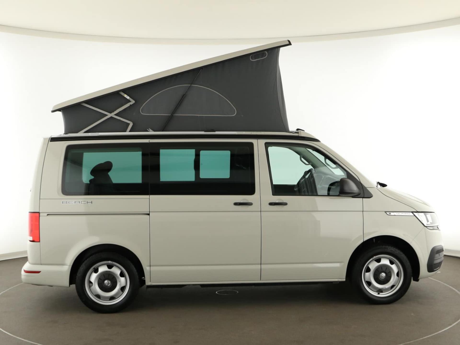 Volkswagen T6.1 California Beach