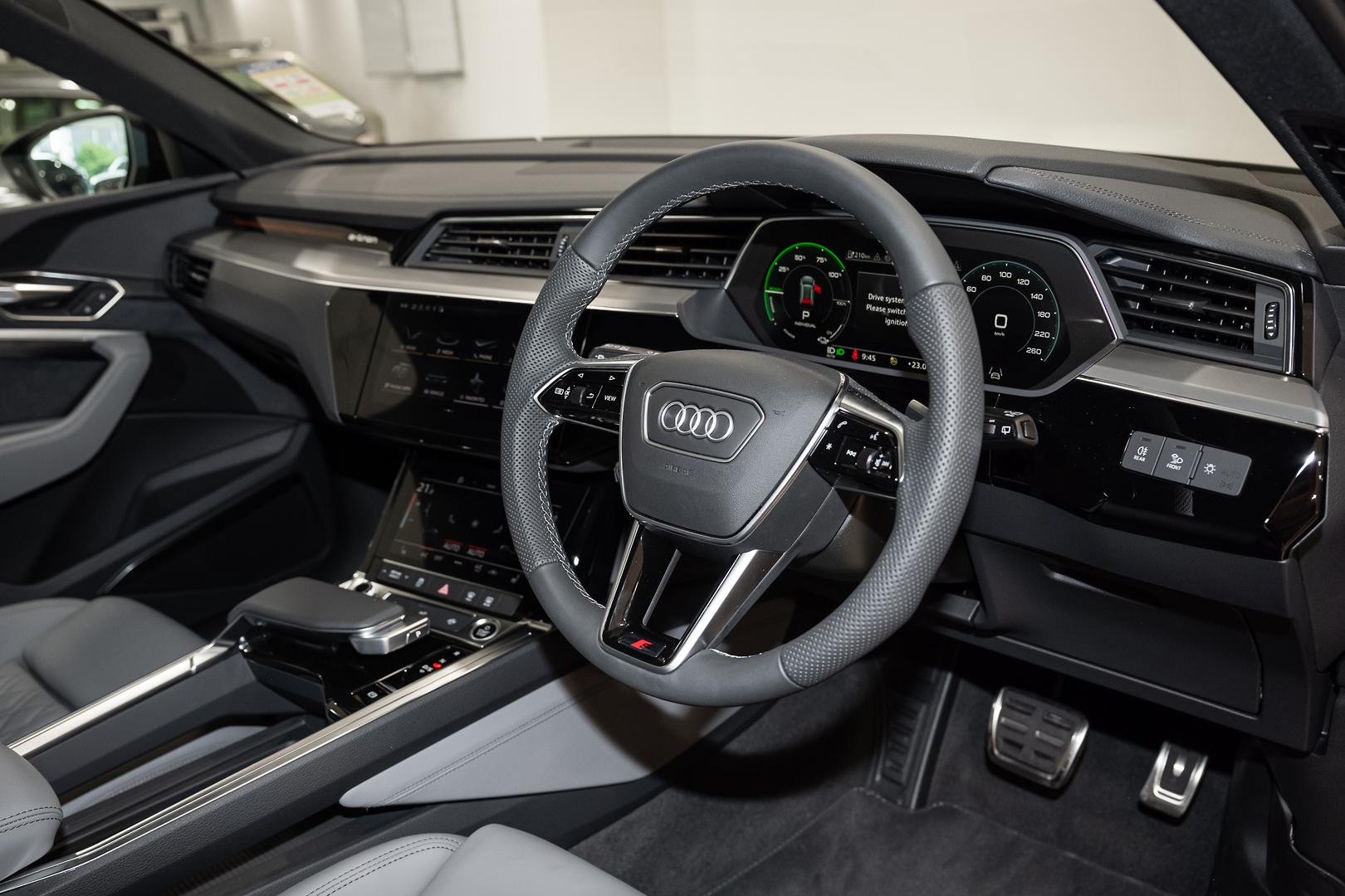 Image about Audi Q8 e-tron 55 e-tron quattro Launch Edition 300,00 kW