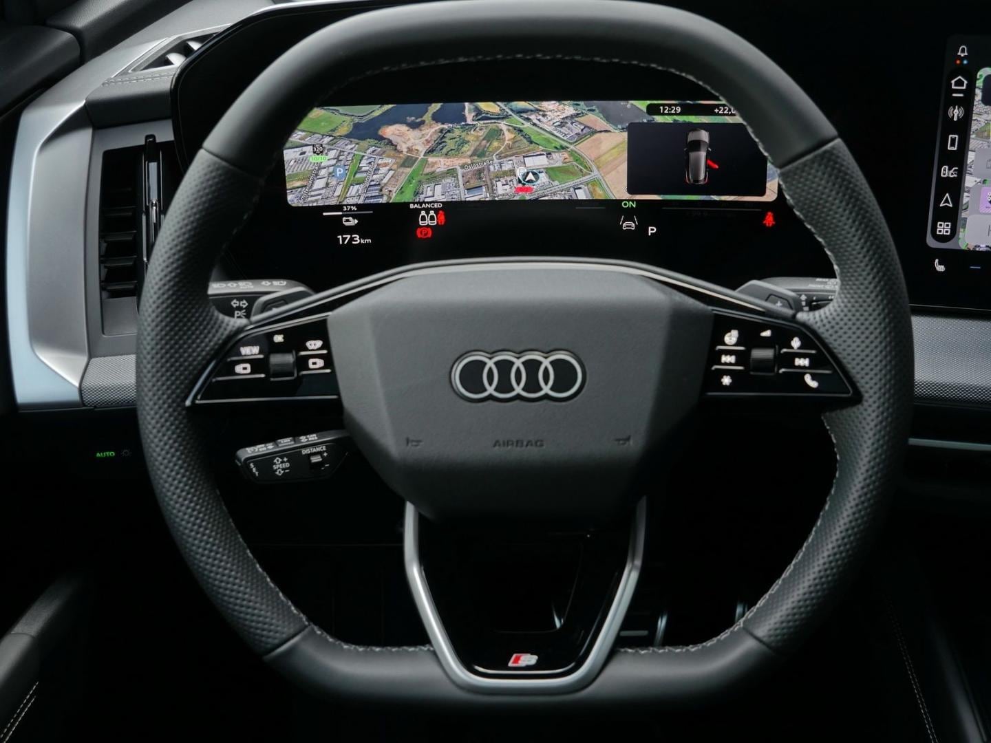 Bild über Audi Q4 SUV e-tron e-tron quattro 220 kW - für weitere Informationen kontaktieren Sie den Audi Partner
