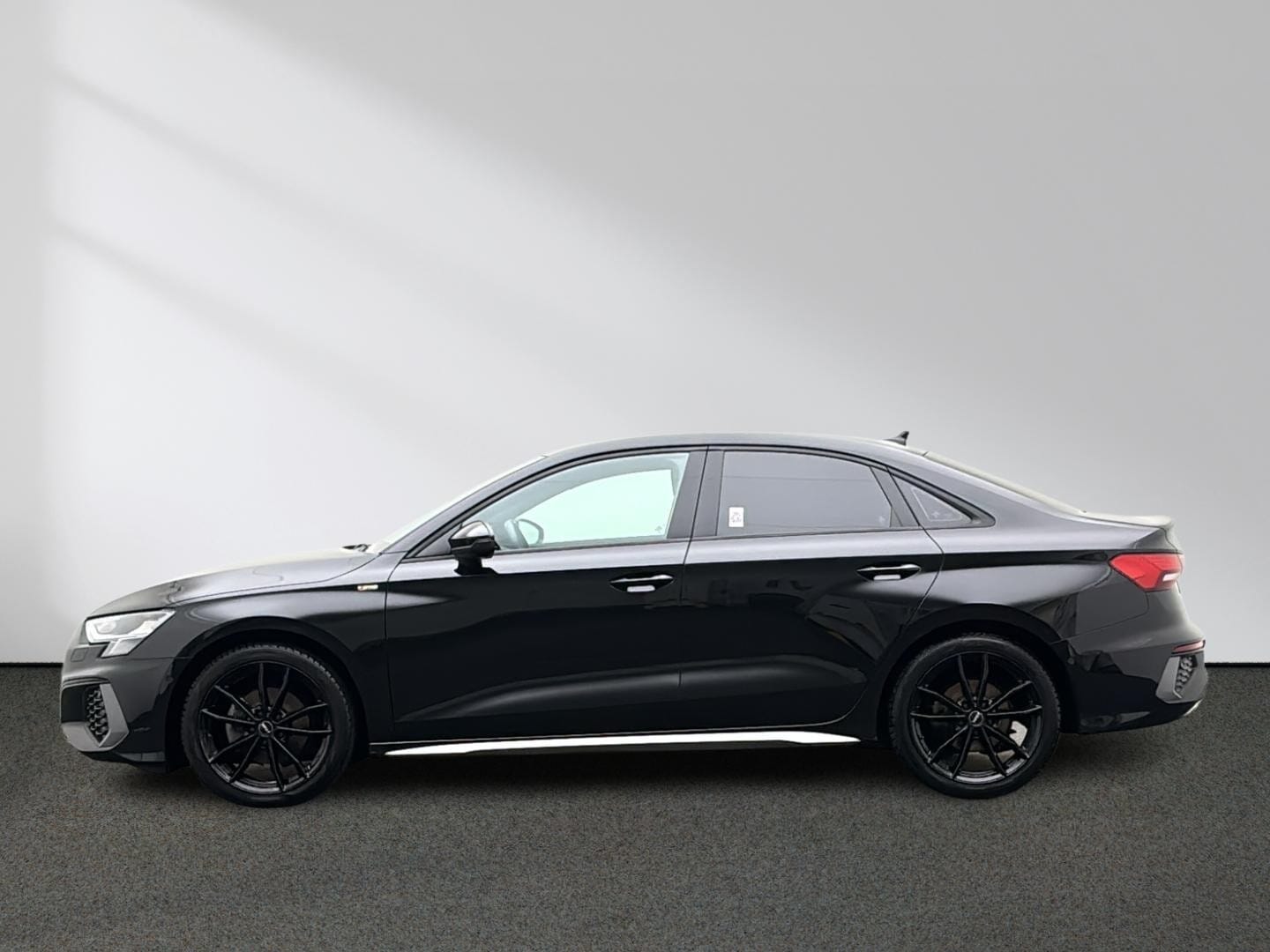 Bild über Audi A3 Limousine S line 35 TDI S tronic - für weitere Informationen kontaktieren Sie den Audi Partner