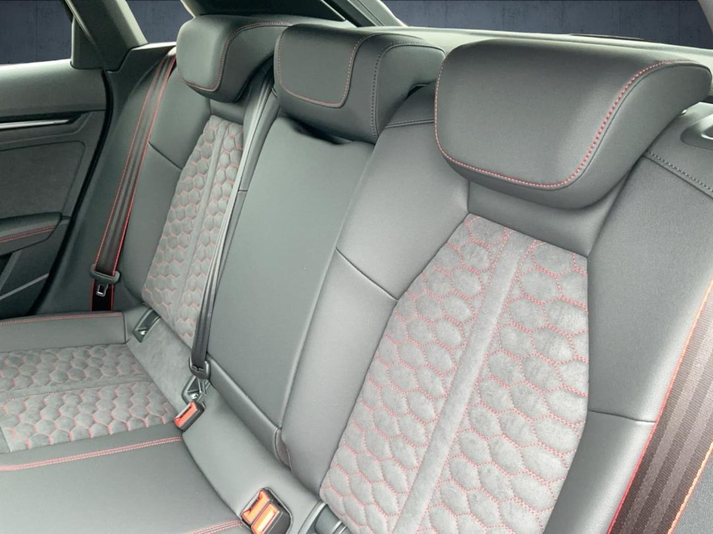 Bild über Audi RS 3 Sportback TFSI quattro 294 kW S tronic - für weitere Informationen kontaktieren Sie den Audi Partner