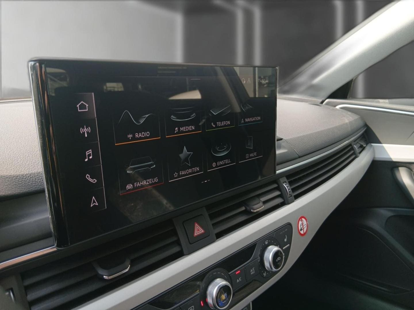 Bild über Audi A4 Avant 35 TFSI S tronic - für weitere Informationen kontaktieren Sie den Audi Partner