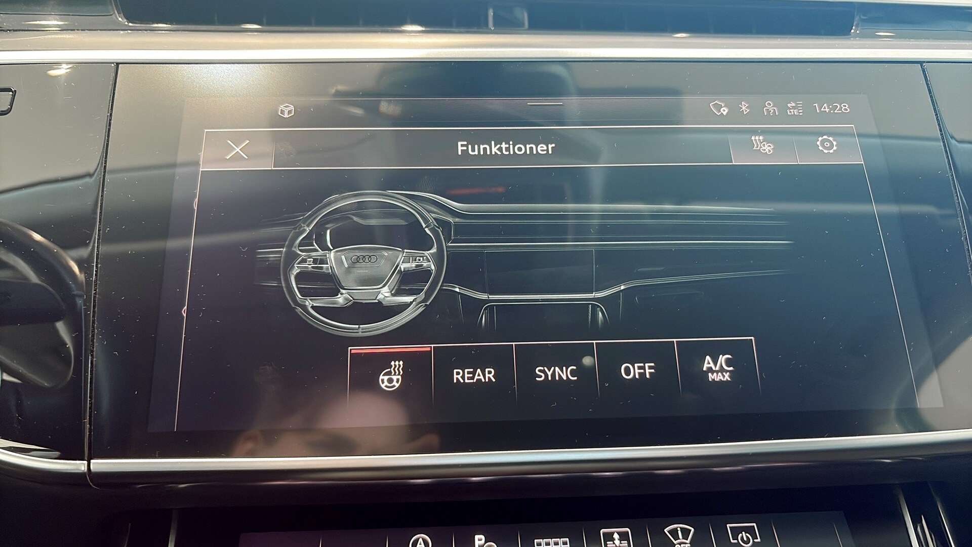 Bild som visar&nbsp;Audi A8&nbsp;A8 50 TDI quattro 286 hk tiptronic - för mer information kontakta din Audi Partner