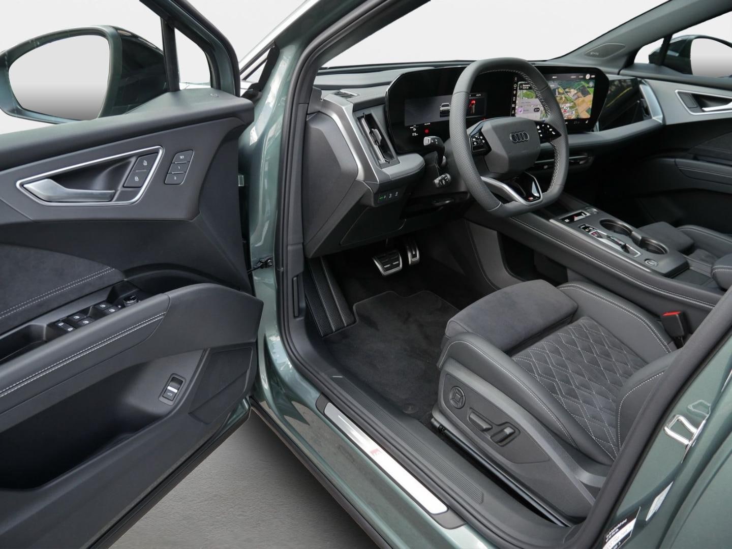Bild über Audi Q4 SUV e-tron e-tron quattro 220 kW - für weitere Informationen kontaktieren Sie den Audi Partner
