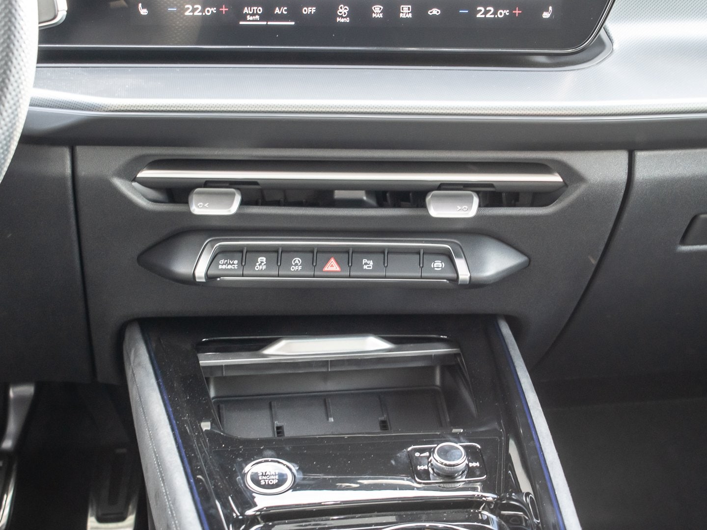 Bild über Audi Q3 SUV TFSI 110 kW S tronic - für weitere Informationen kontaktieren Sie den Audi Partner