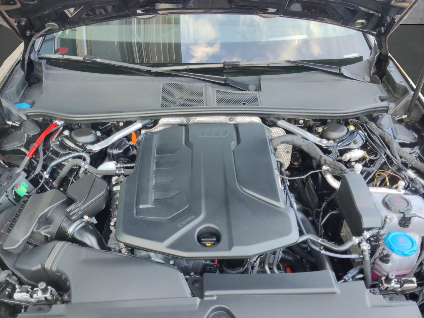 Bild über Audi A5 Avant e-hybrid e-hybrid quattro 270 kW S tronic - für weitere Informationen kontaktieren Sie den Audi Partner