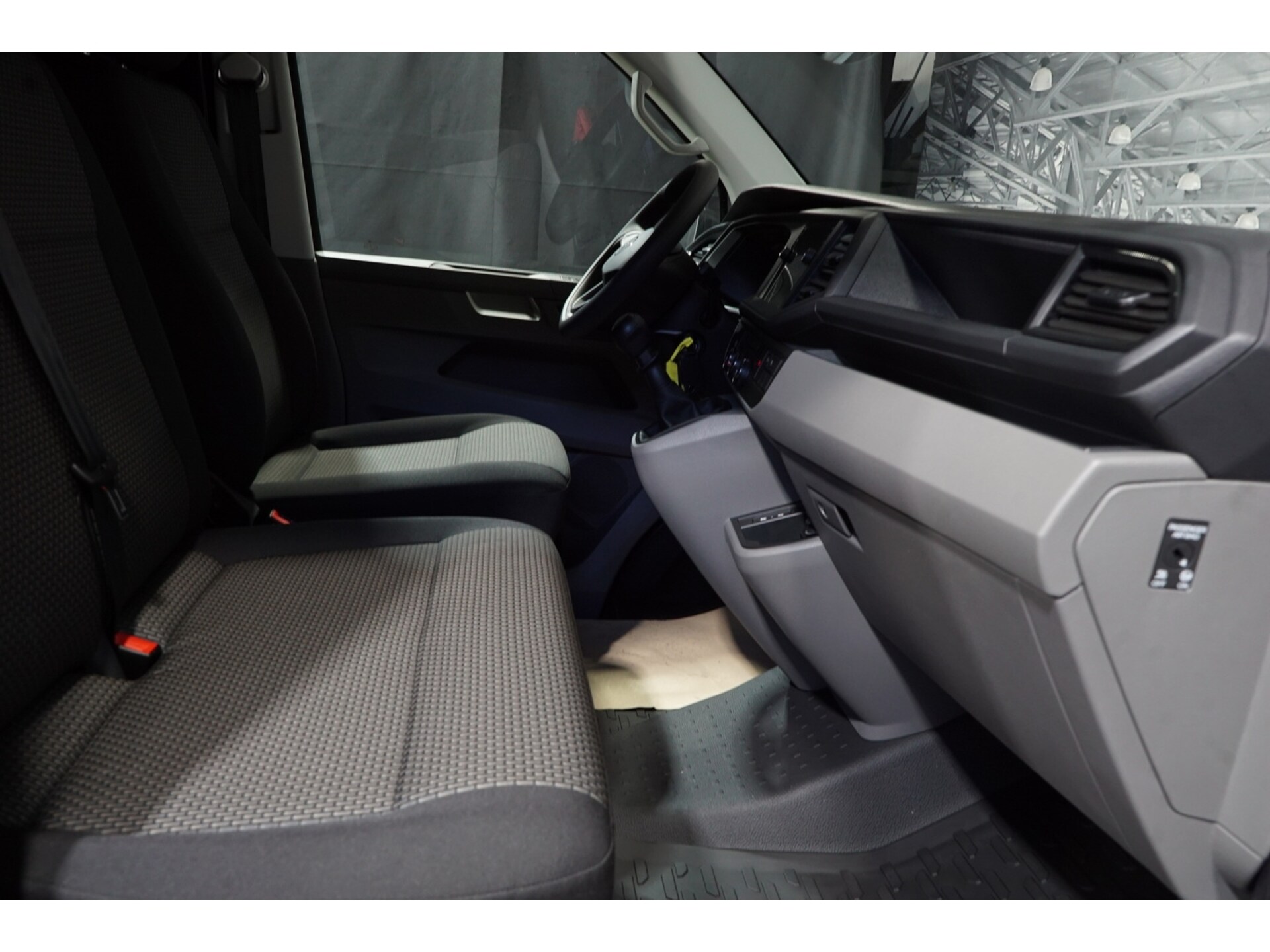 Volkswagen T6.1 Transporter Kasten langer Radstand