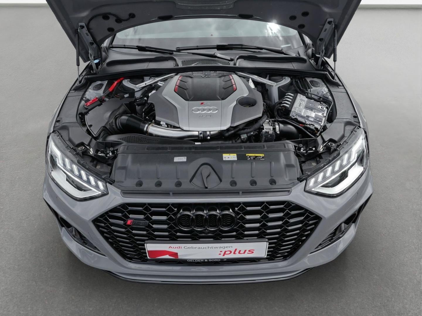 Bild über Audi RS 4 Avant TFSI quattro tiptronic - für weitere Informationen kontaktieren Sie den Audi Partner