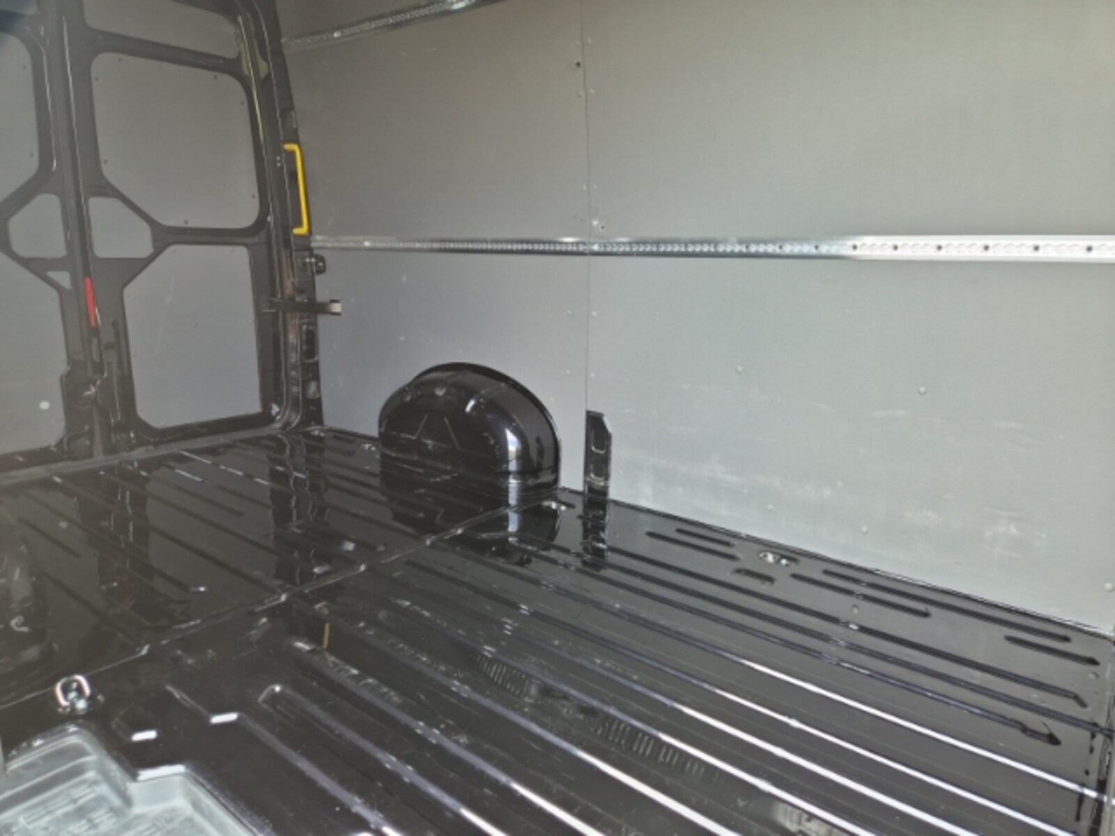 Volkswagen Crafter Kasten mittlerer Radstand – Bild 12