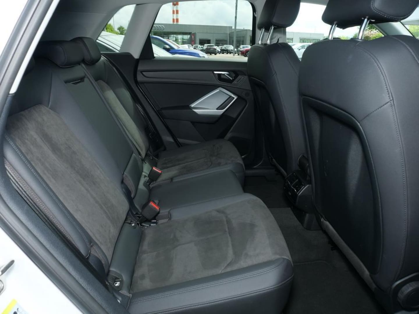 Bild über Audi Q3 S line 35 TFSI S tronic - für weitere Informationen kontaktieren Sie den Audi Partner