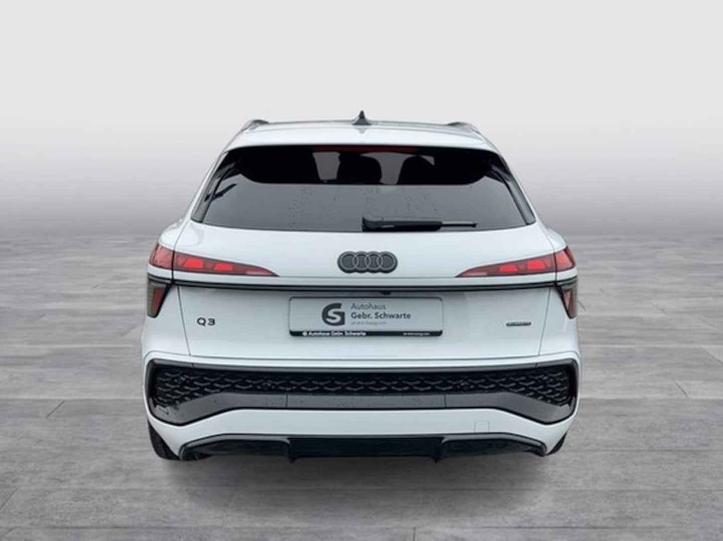Bild über Audi Q3 SUV TFSI quattro 195 kW S tronic - für weitere Informationen kontaktieren Sie den Audi Partner