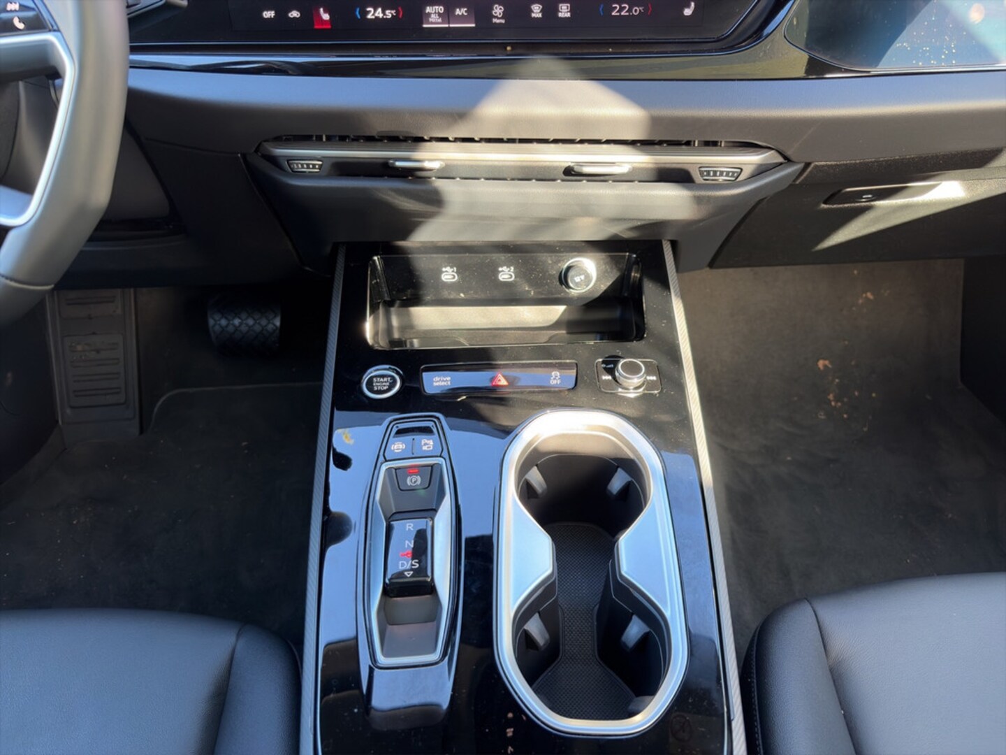 Bild über Audi A6 Avant TDI 150 kW S tronic - für weitere Informationen kontaktieren Sie den Audi Partner