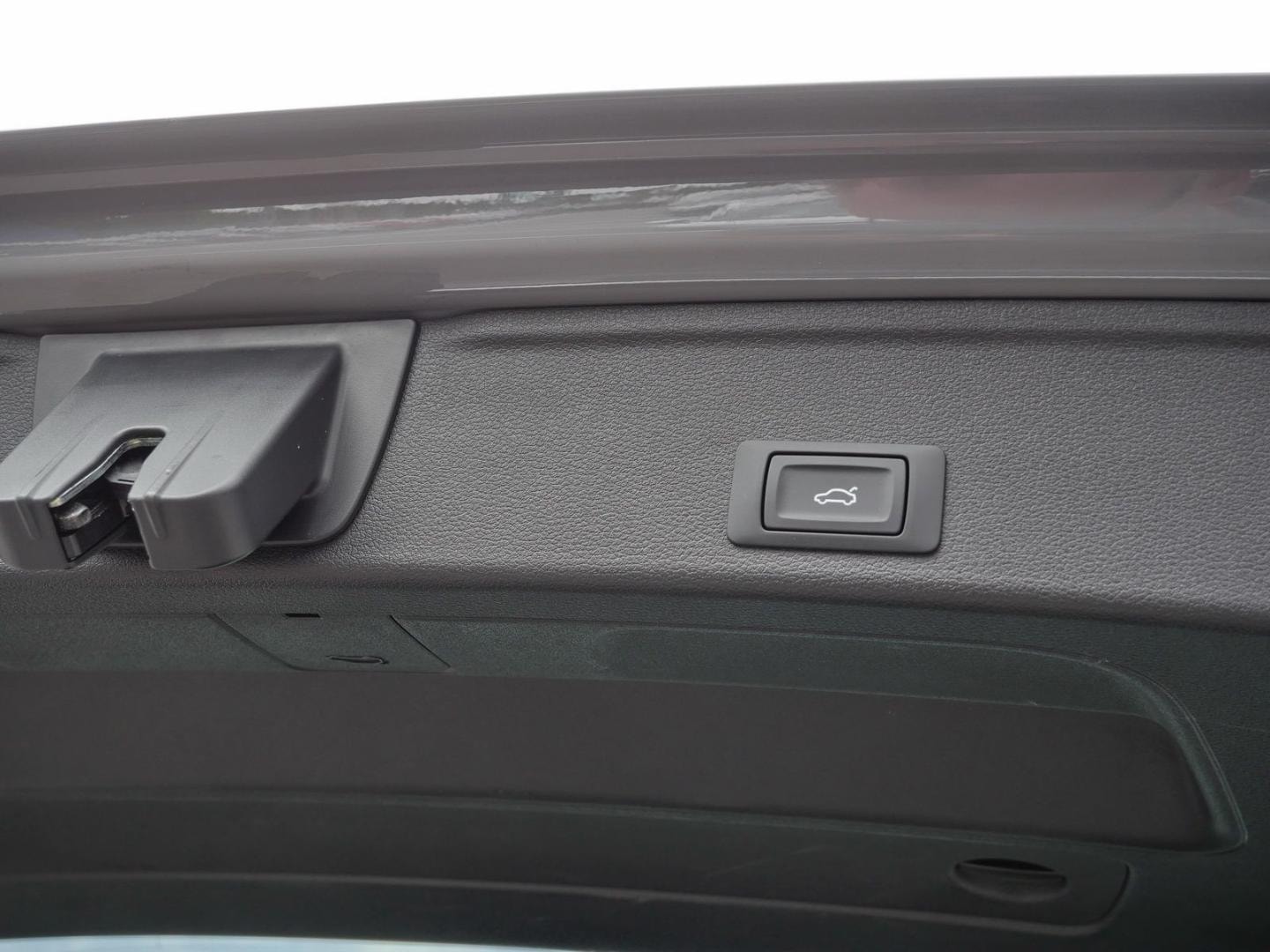 Bild über Audi RS 4 Avant TFSI quattro tiptronic - für weitere Informationen kontaktieren Sie den Audi Partner