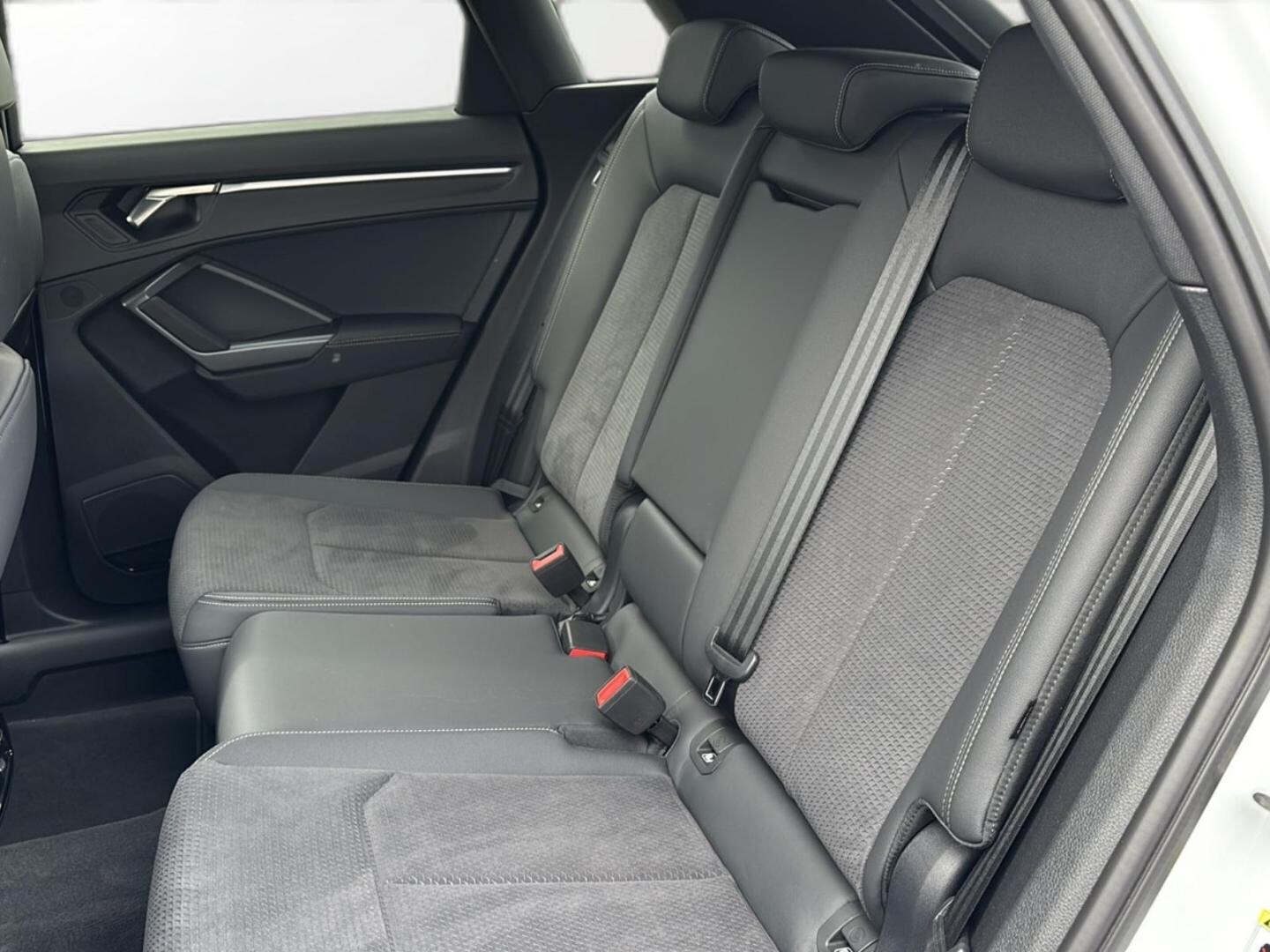 Bild über Audi Q3 TFSI quattro 180 kW S tronic - für weitere Informationen kontaktieren Sie den Audi Partner