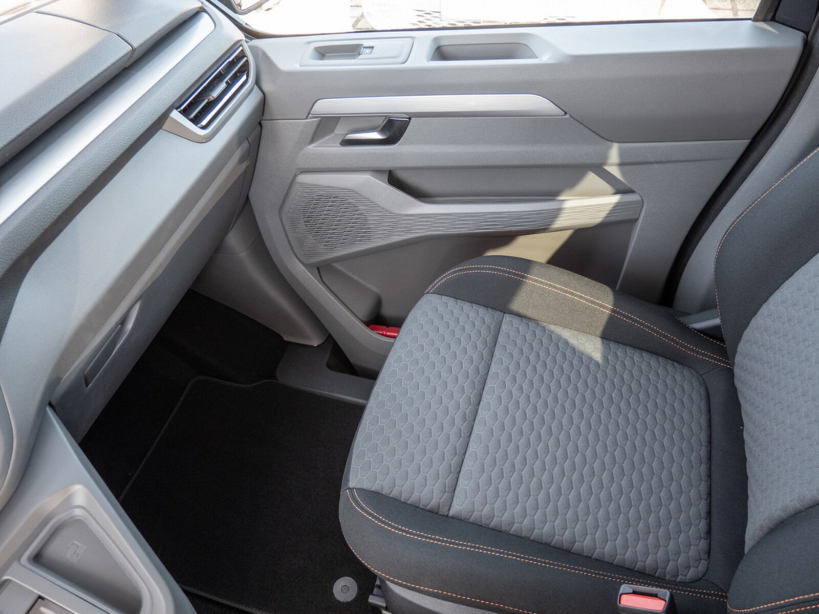 Volkswagen Caravelle – Bild 13