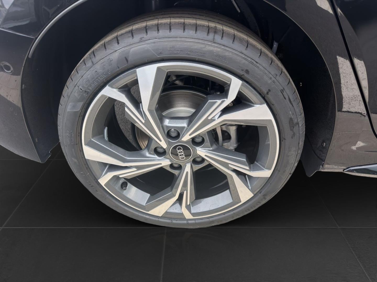 Bild über Audi A3 Sportback TFSI quattro S tronic - für weitere Informationen kontaktieren Sie den Audi Partner