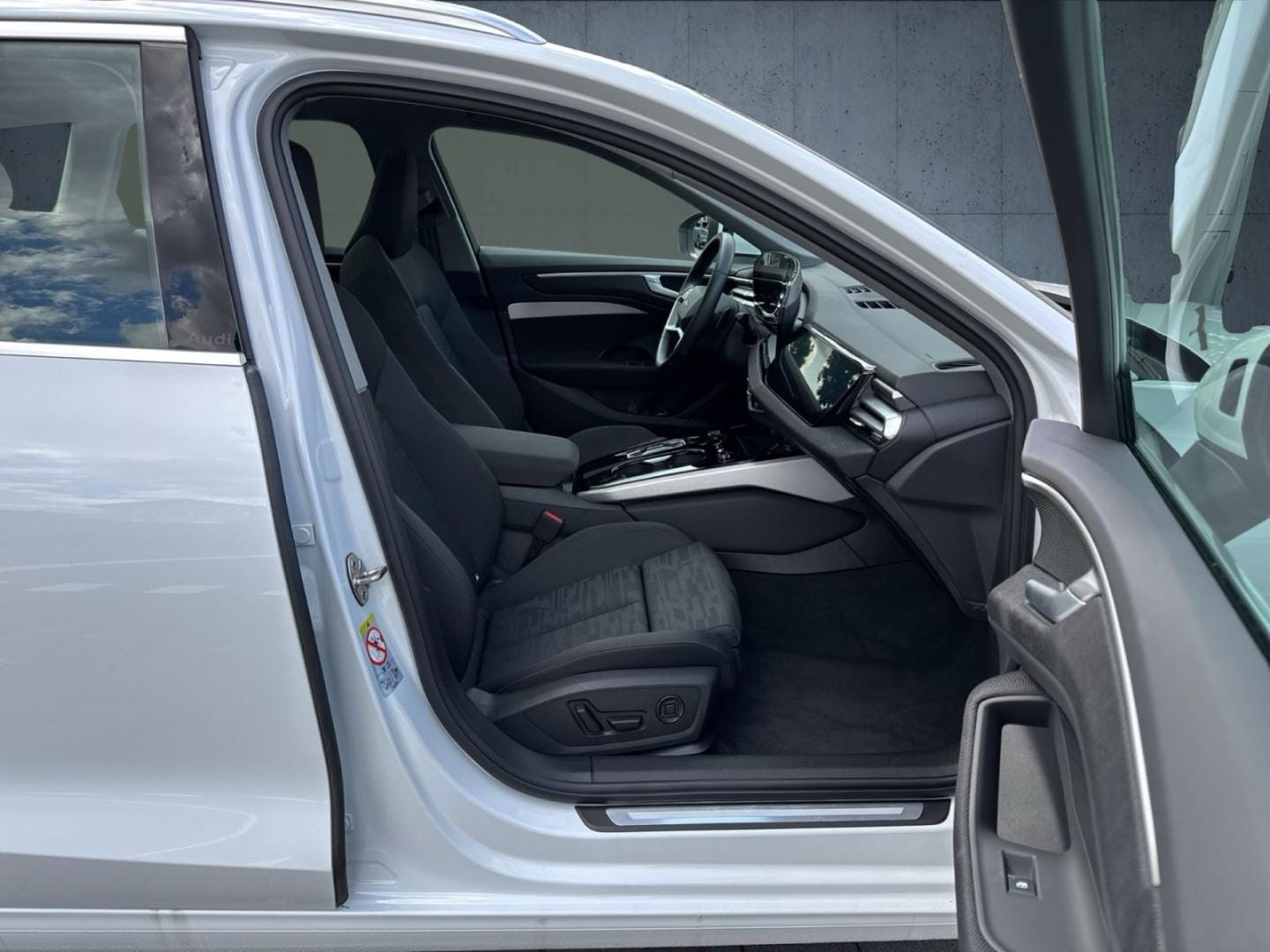 Bild über Audi A6 Avant TDI quattro 150 kW S tronic - für weitere Informationen kontaktieren Sie den Audi Partner