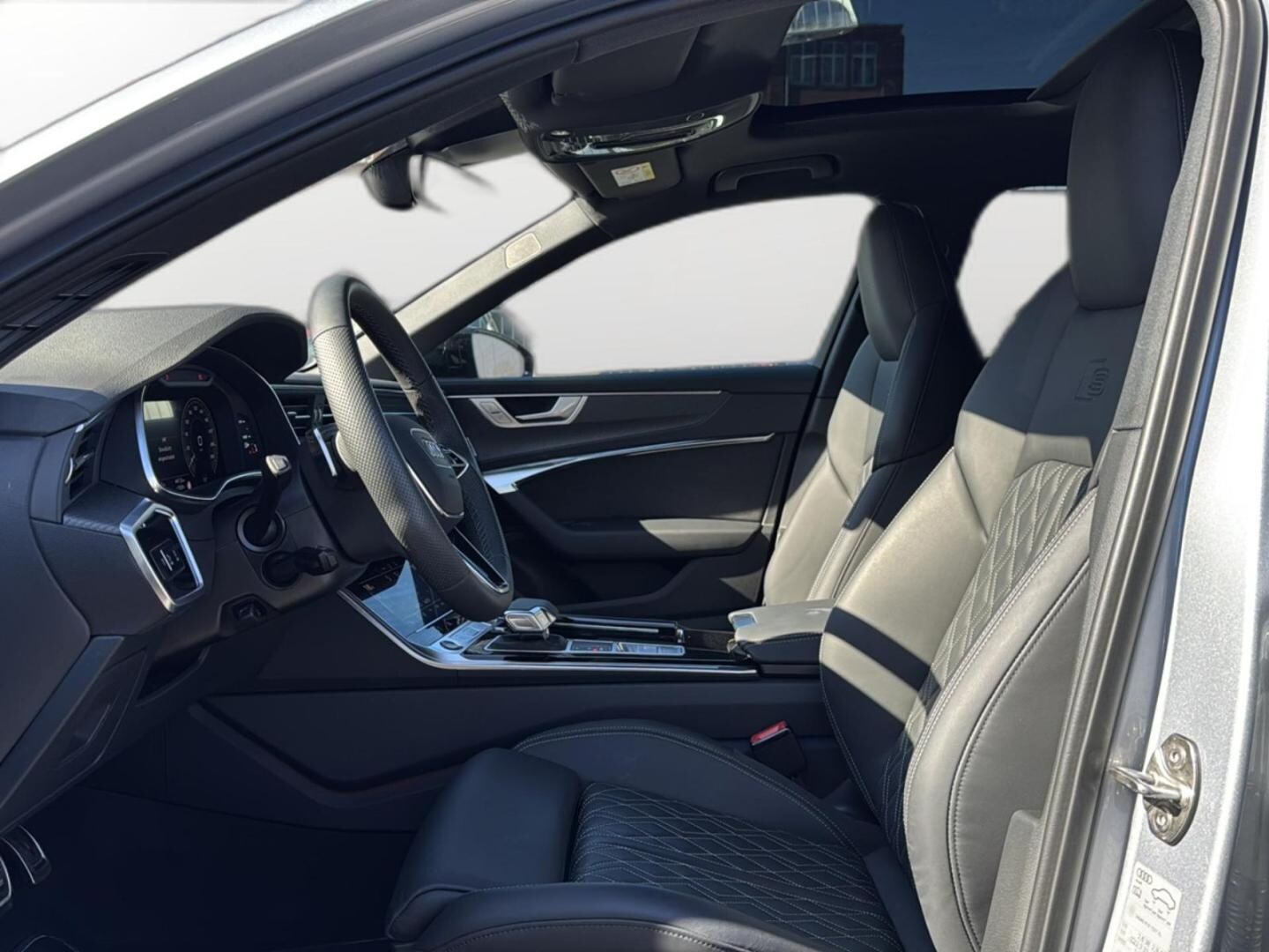 Bild über Audi A6 Avant TFSI e S line 55 TFSI e quattro S tronic - für weitere Informationen kontaktieren Sie den Audi Partner