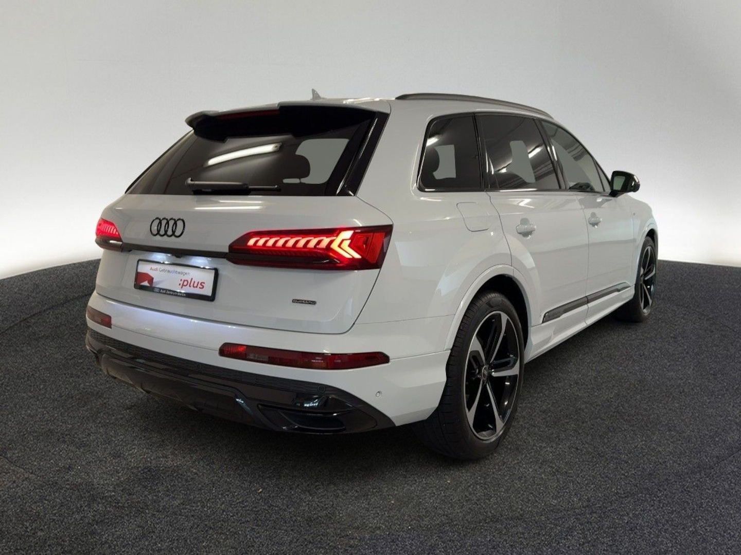 Bild über Audi Q7 competition plus 45 TDI quattro tiptronic - für weitere Informationen kontaktieren Sie den Audi Partner