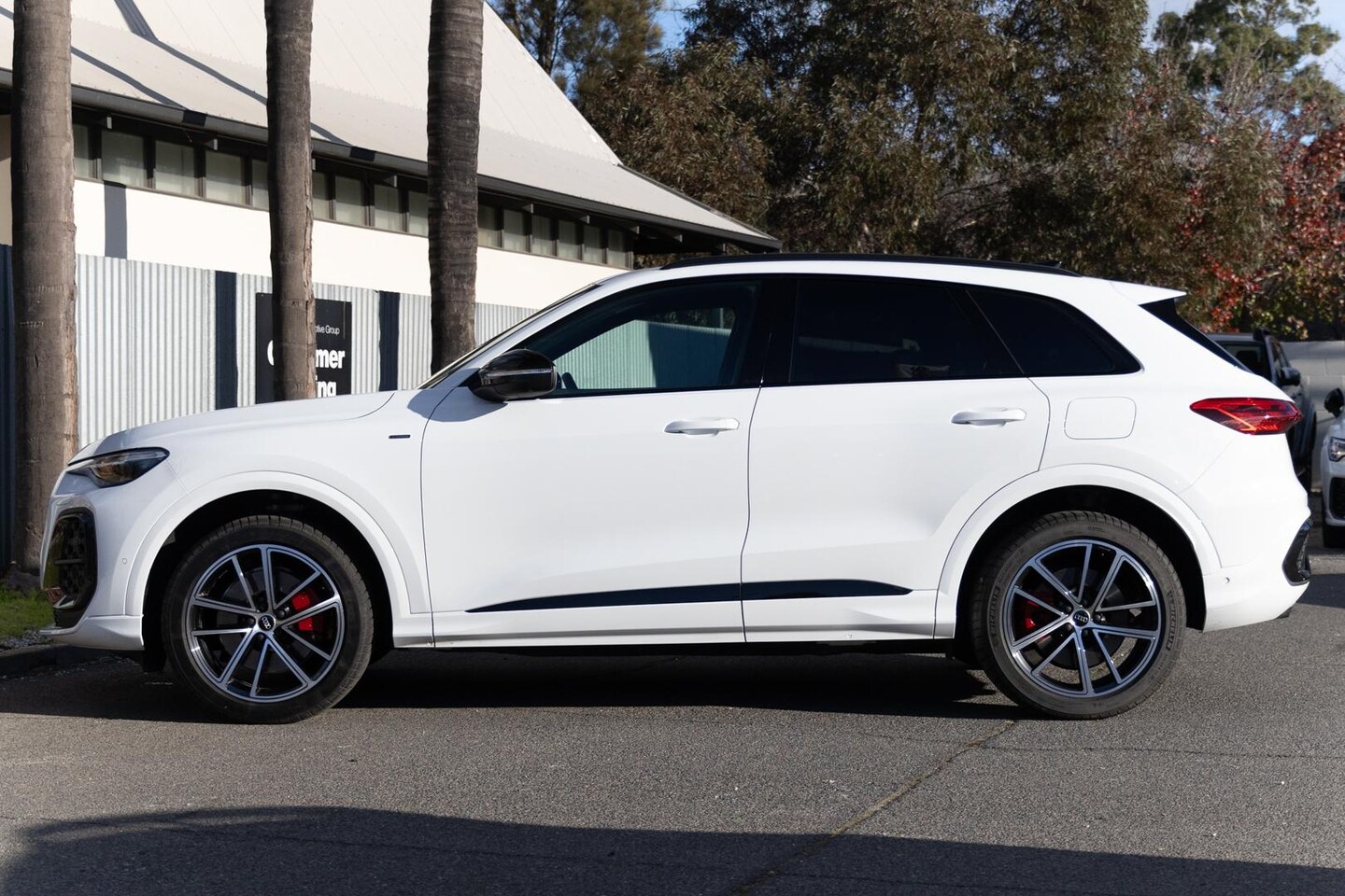 Image about Audi Q5 SUV e-hybrid quattro S tronic