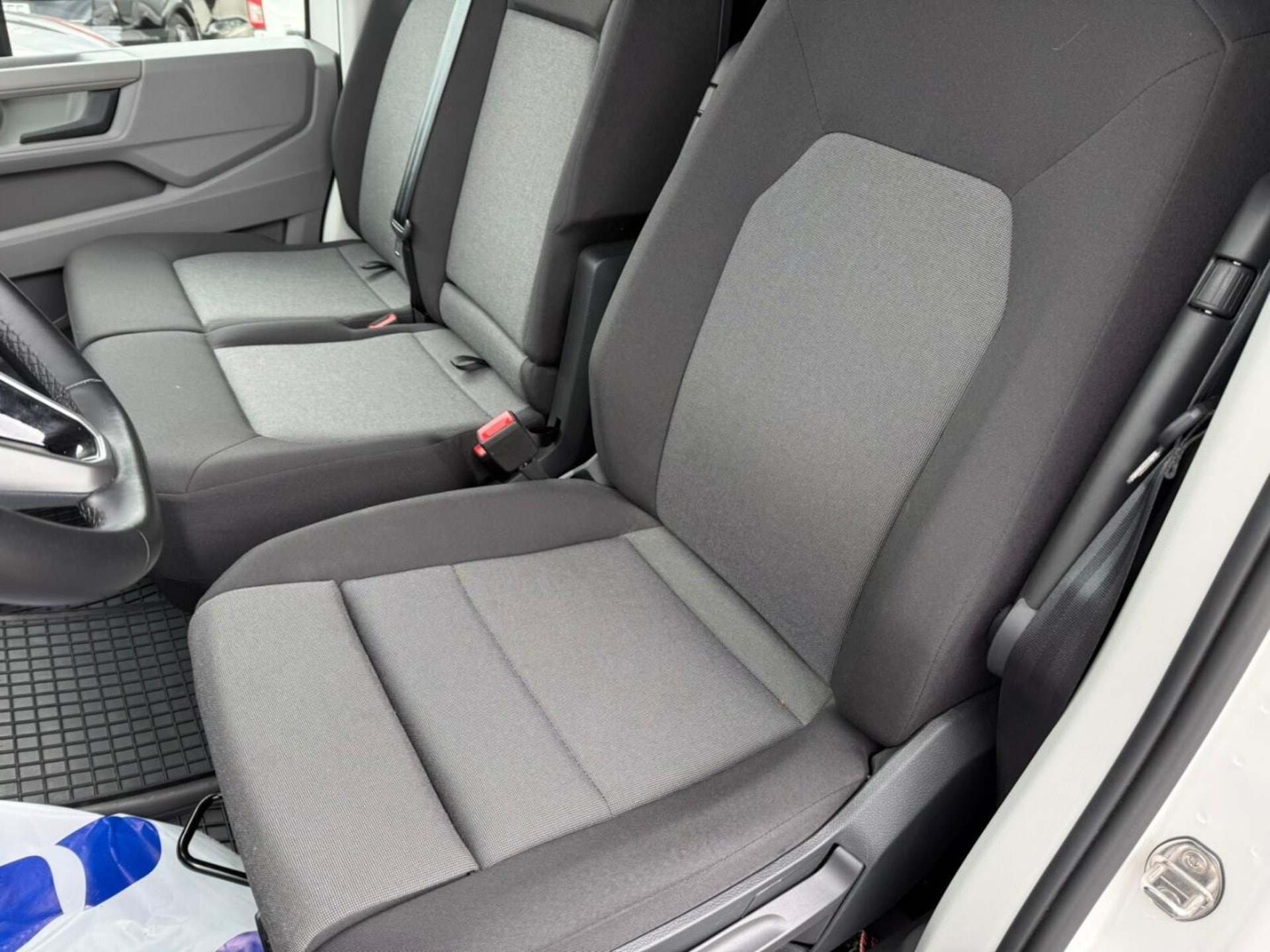Volkswagen Crafter Furgon średni rozstaw osi