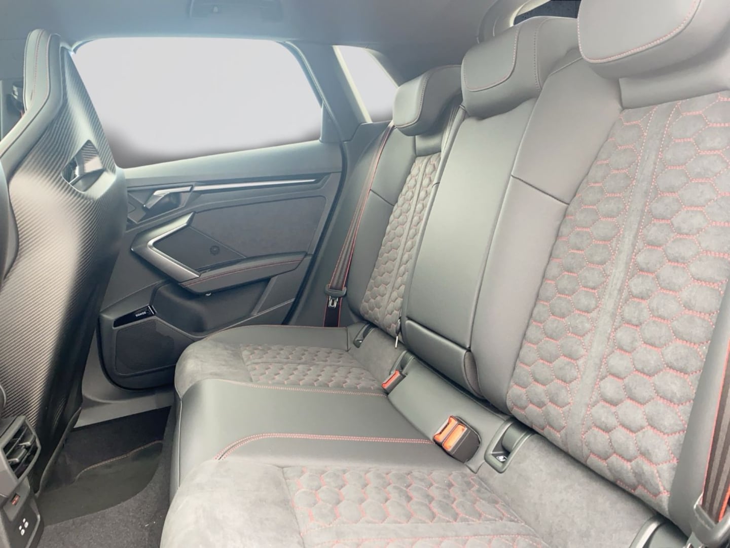 Bild über Audi RS 3 Sportback TFSI quattro 294 kW S tronic - für weitere Informationen kontaktieren Sie den Audi Partner