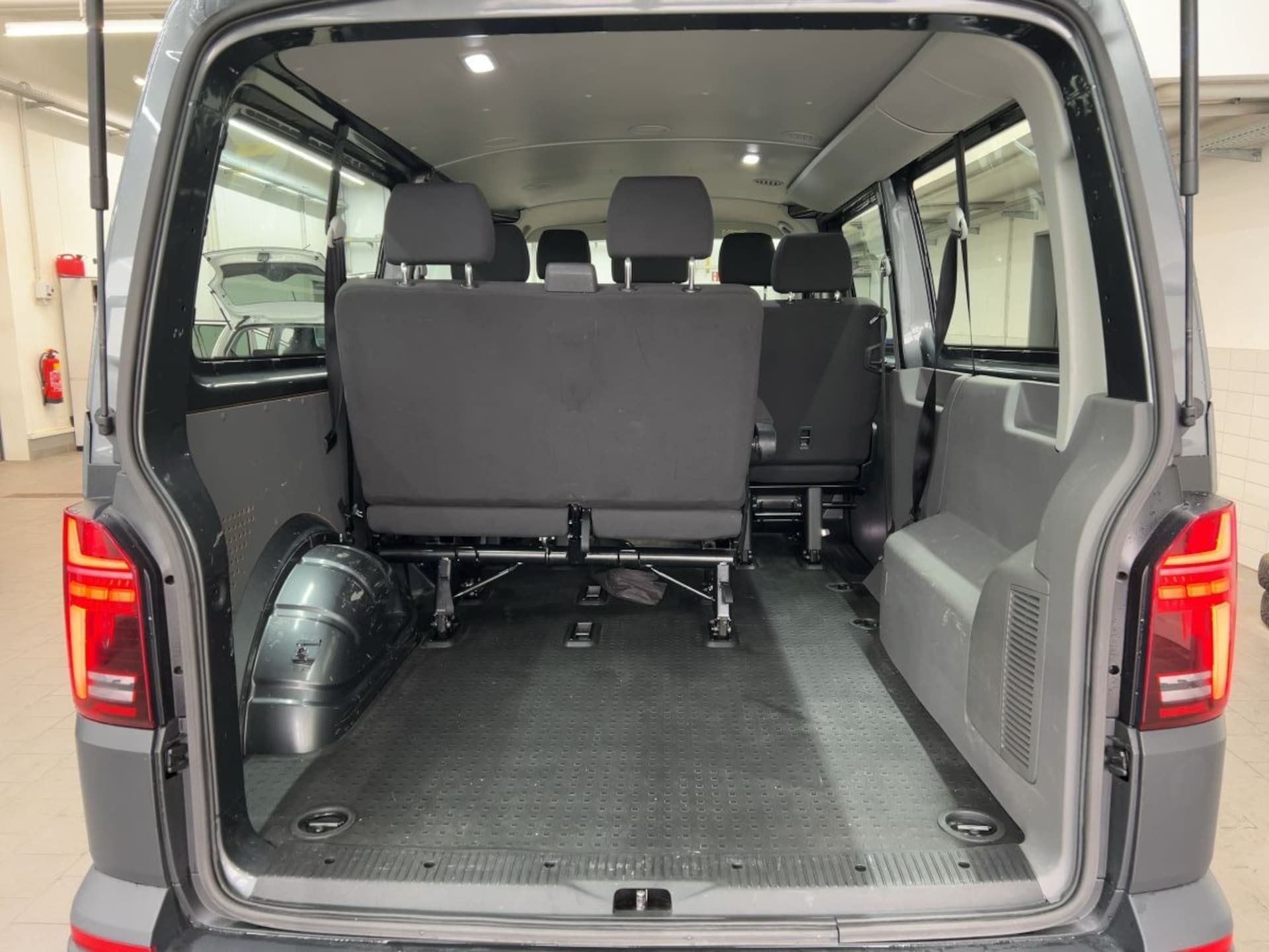 Volkswagen T6.1 Transporter Kombi langer Radstand