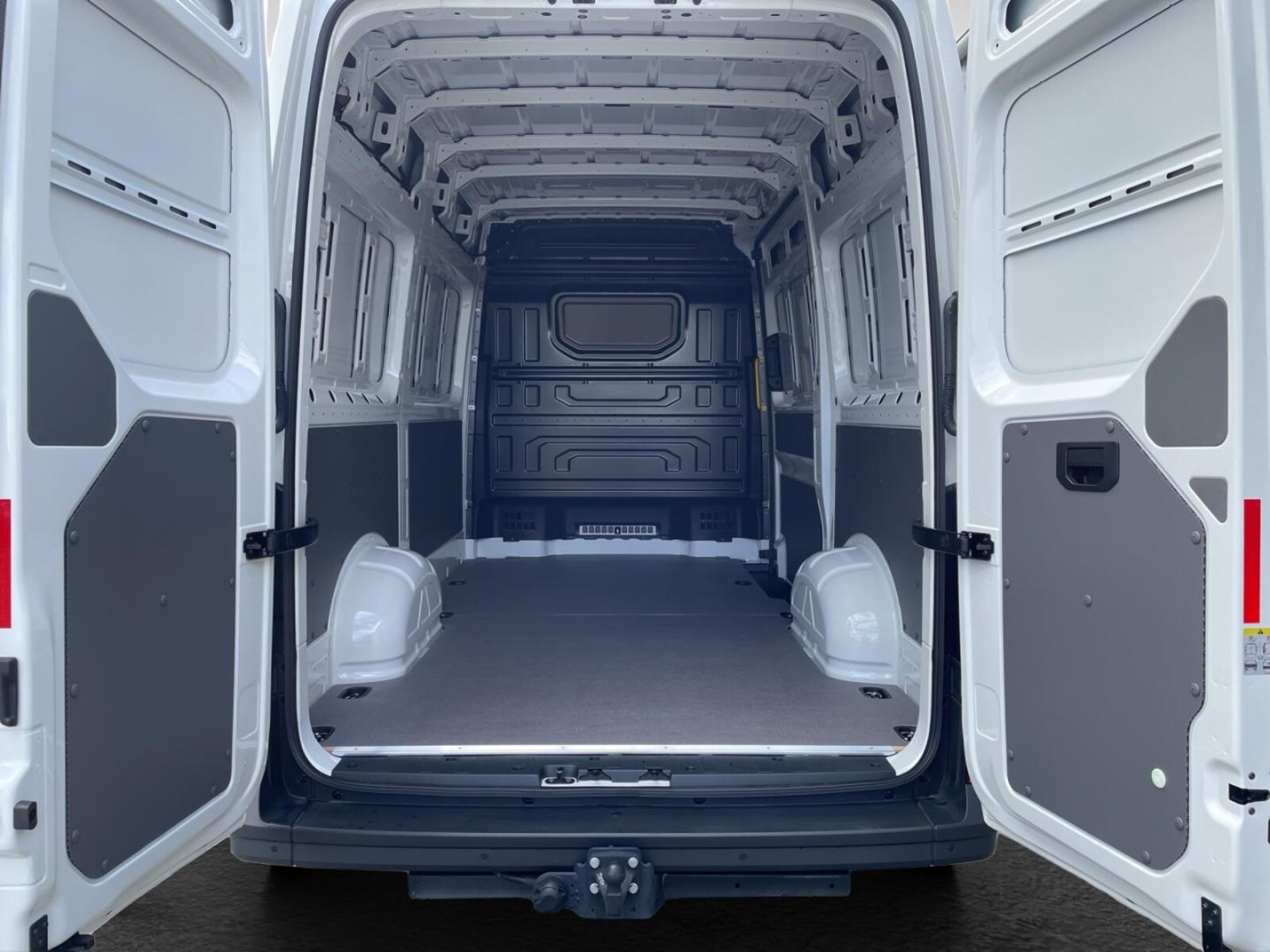 Volkswagen Crafter Kasten mittlerer Radstand – Bild 13