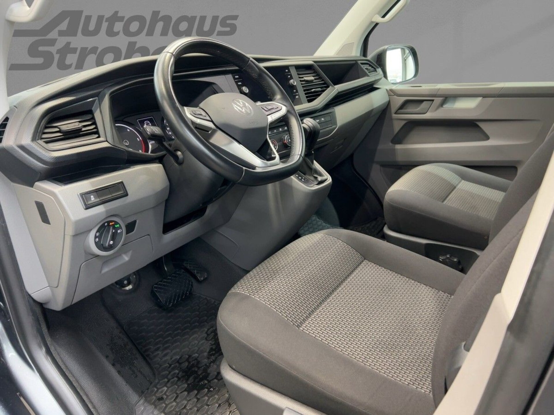 Volkswagen T6.1 Transporter Kombi langer Radstand