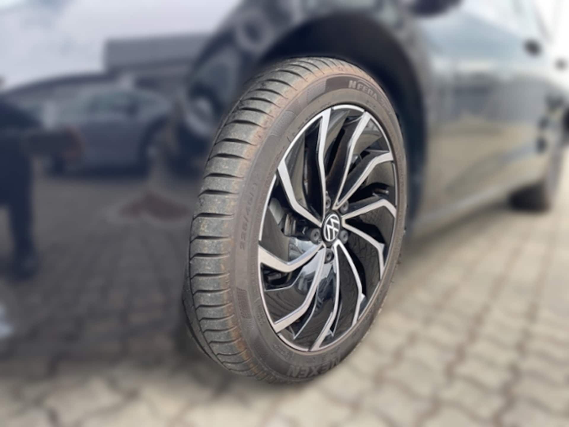 Volkswagen Golf Style