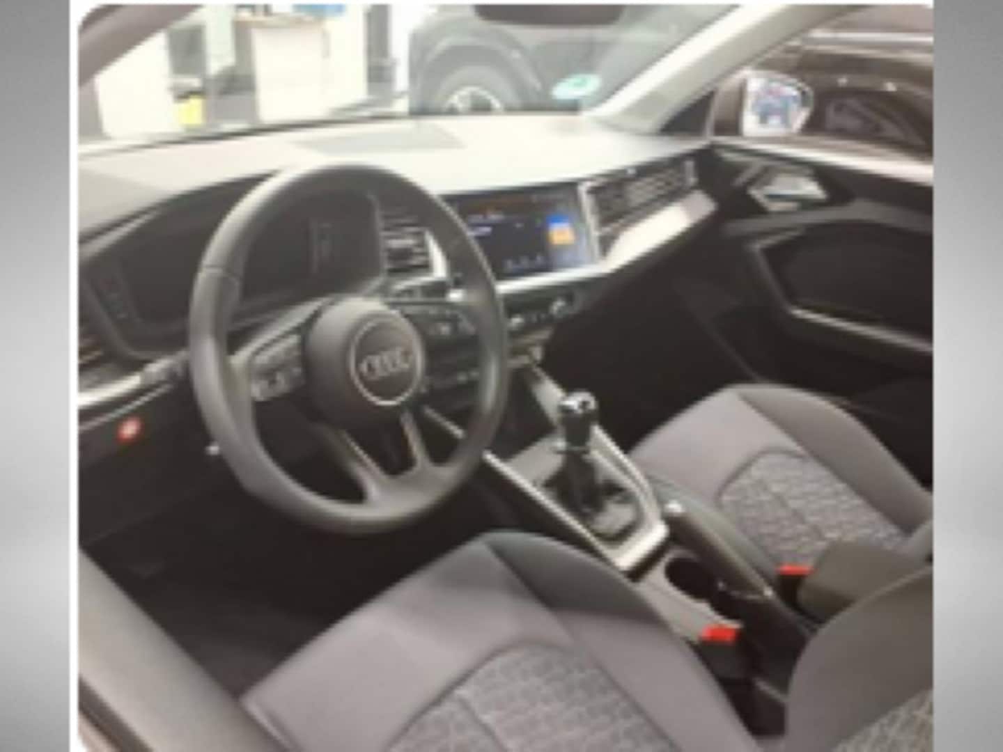 Bild über Audi A1 Sportback S line 30 TFSI Schaltgetriebe - für weitere Informationen kontaktieren Sie den Audi Partner