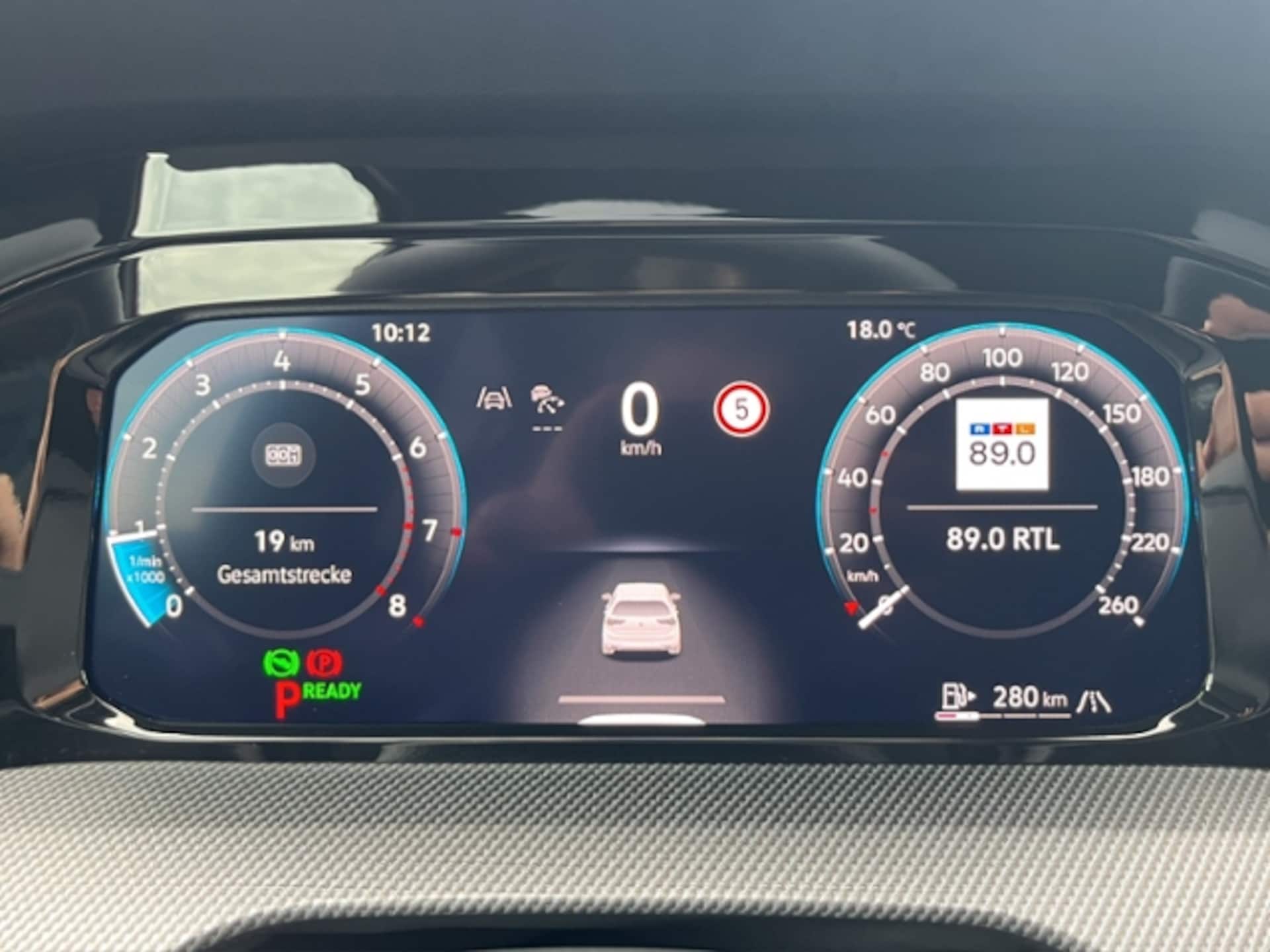 Volkswagen Golf R-Line