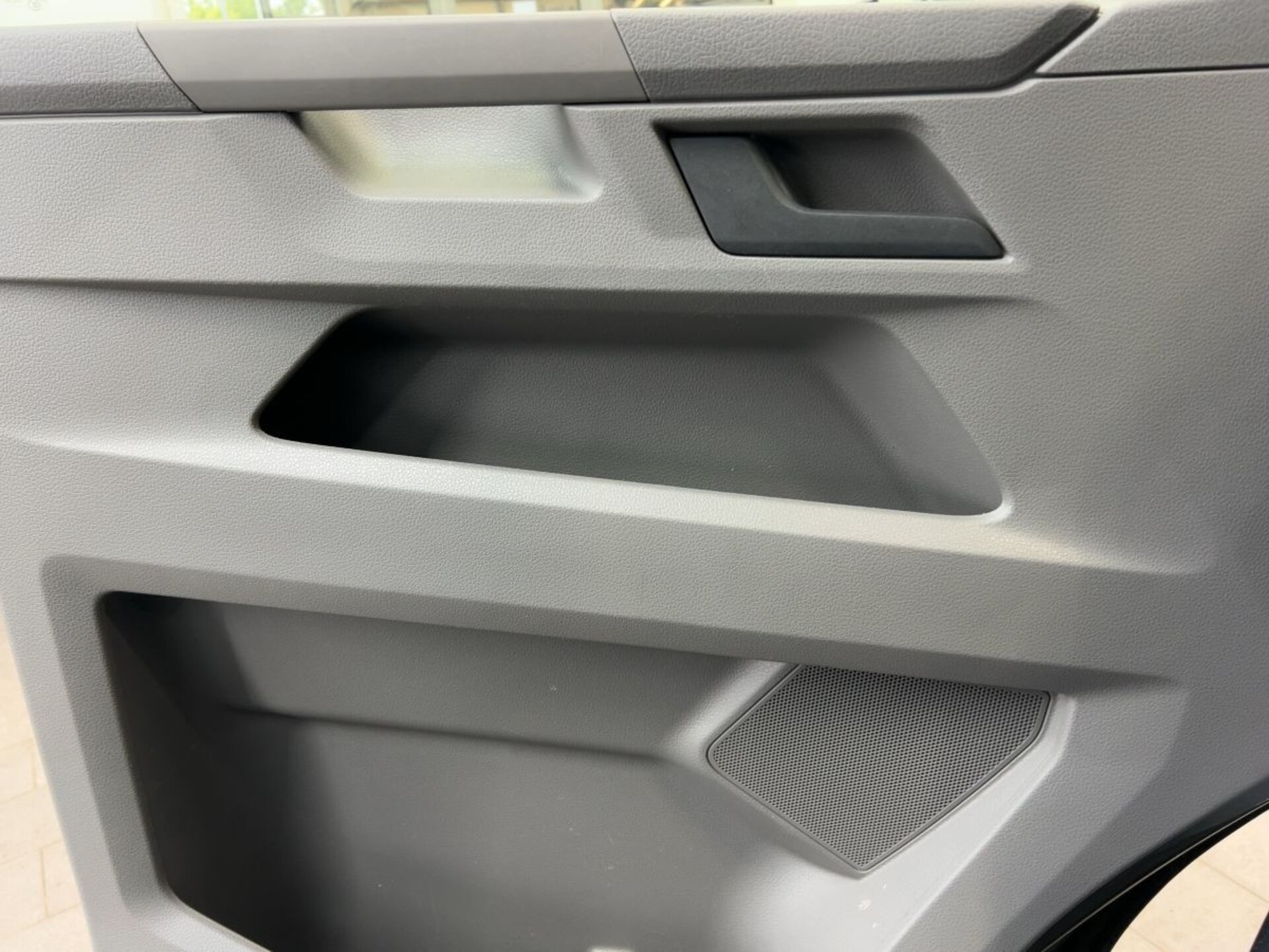 Volkswagen T6.1 Transporter Kombi langer Radstand