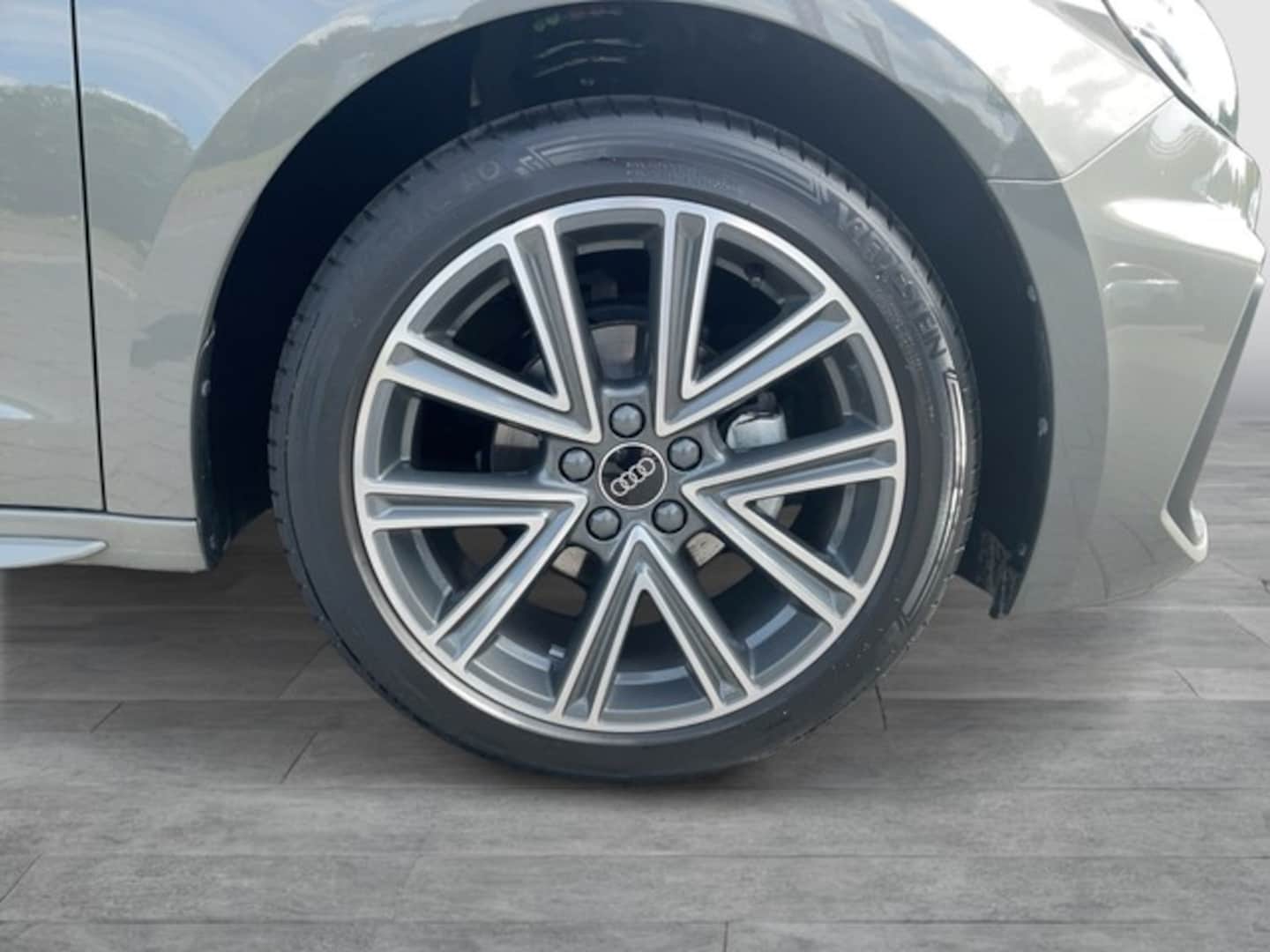 Bild über Audi A1 Sportback S line 25 TFSI S tronic - für weitere Informationen kontaktieren Sie den Audi Partner