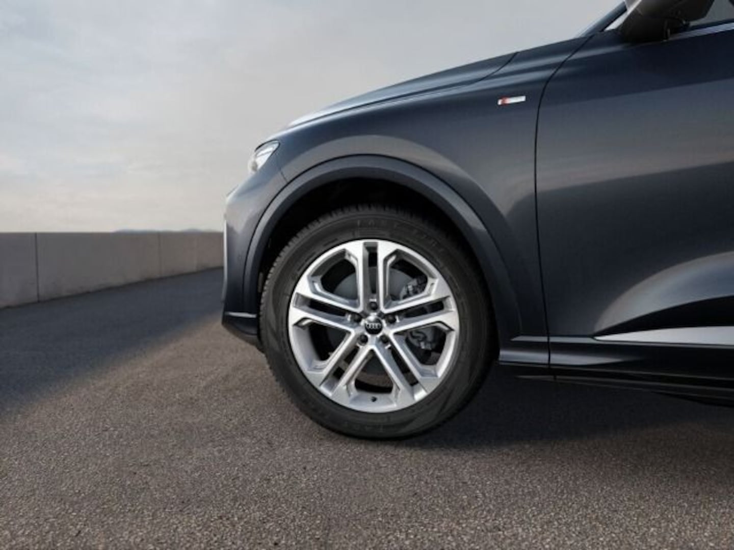 Bild über Audi Q5 SUV TDI quattro 150 kW S tronic - für weitere Informationen kontaktieren Sie den Audi Partner