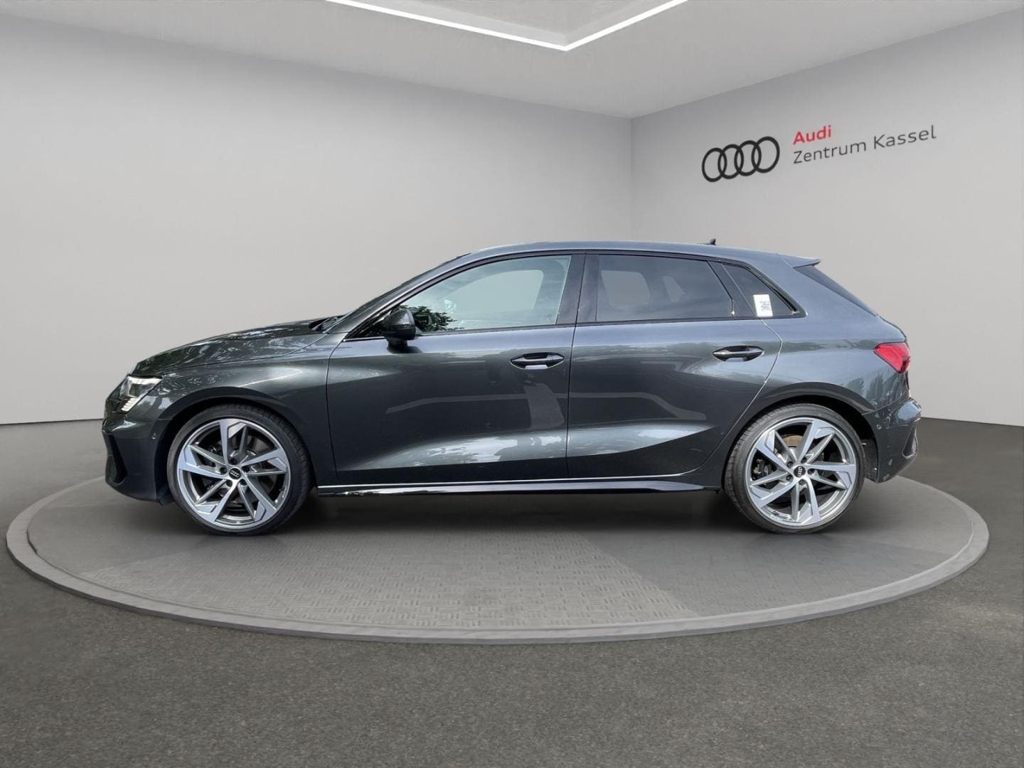 Bild über Audi S3 Sportback TFSI quattro S tronic - für weitere Informationen kontaktieren Sie den Audi Partner