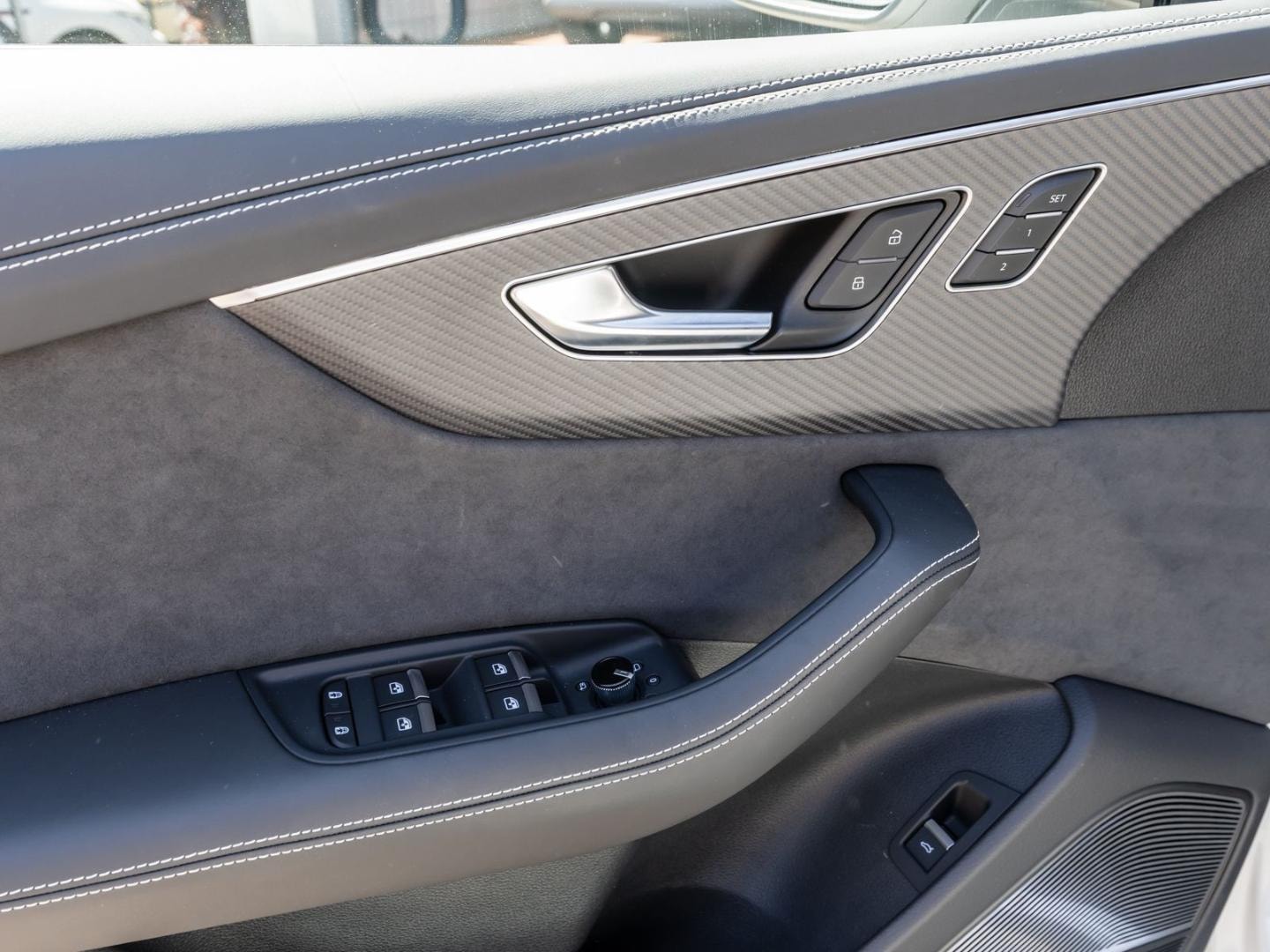 Bild über Audi RS Q8 SUV TFSI quattro tiptronic - für weitere Informationen kontaktieren Sie den Audi Partner