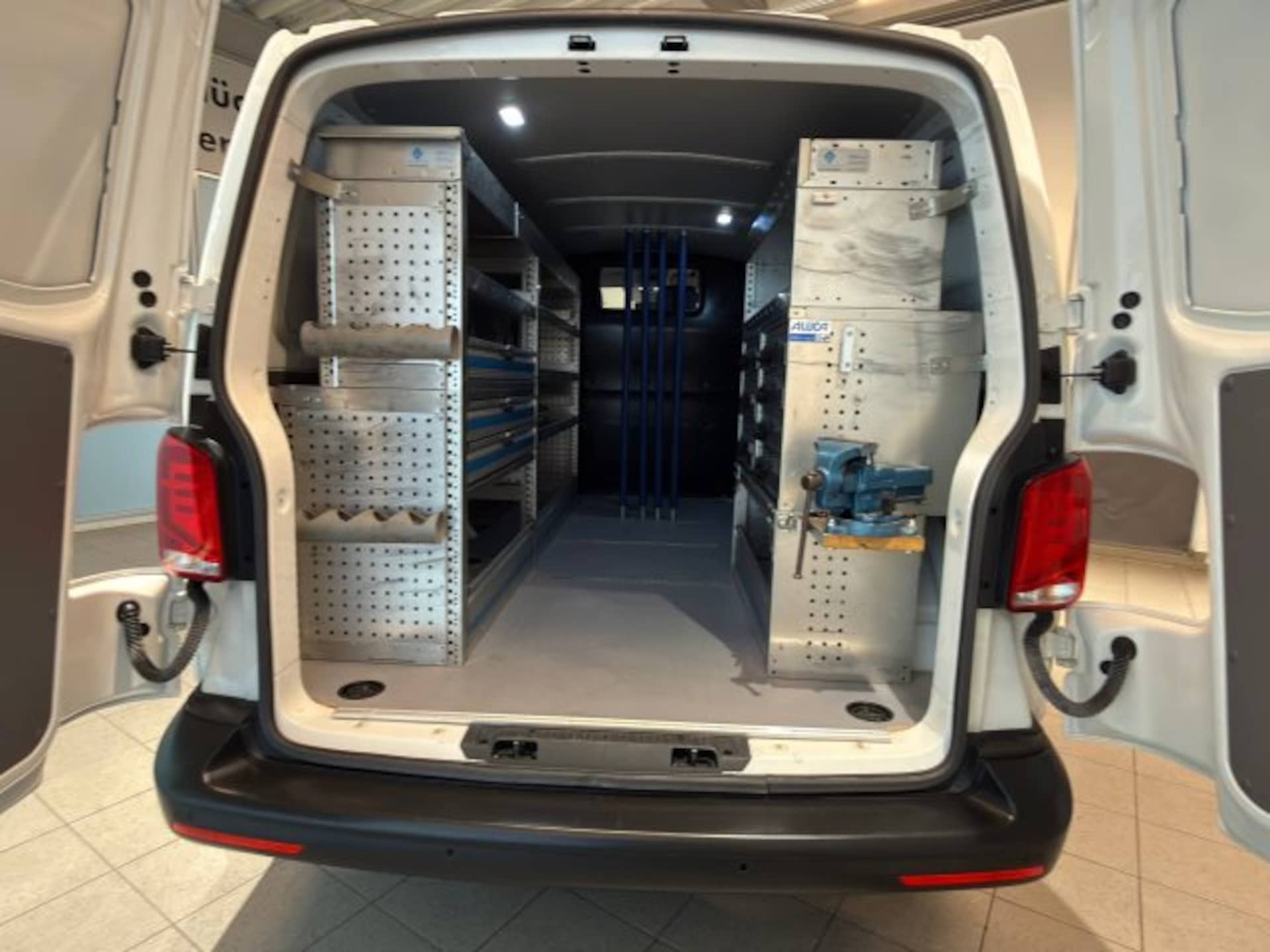 Volkswagen T6.1 Transporter Kasten langer Radstand