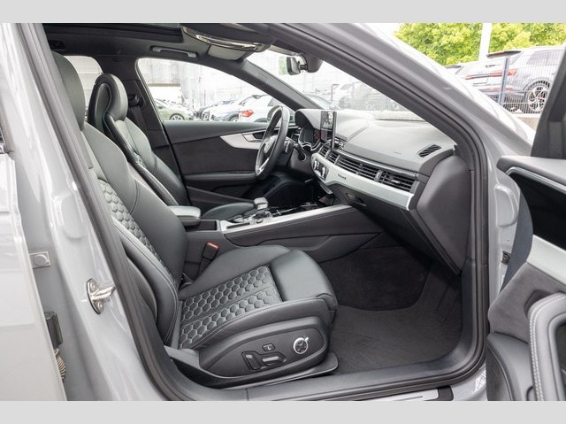 Image about Audi RS 4 Avant TFSI quattro tiptronic