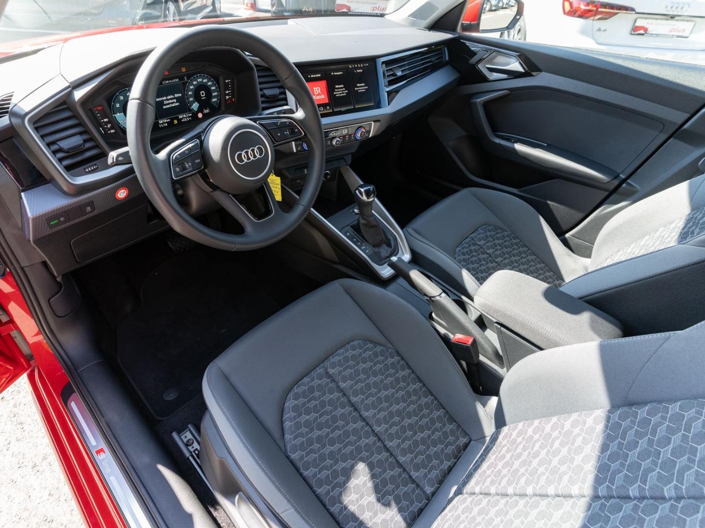 Bild über Audi A1 Sportback S line 25 TFSI S tronic - für weitere Informationen kontaktieren Sie den Audi Partner