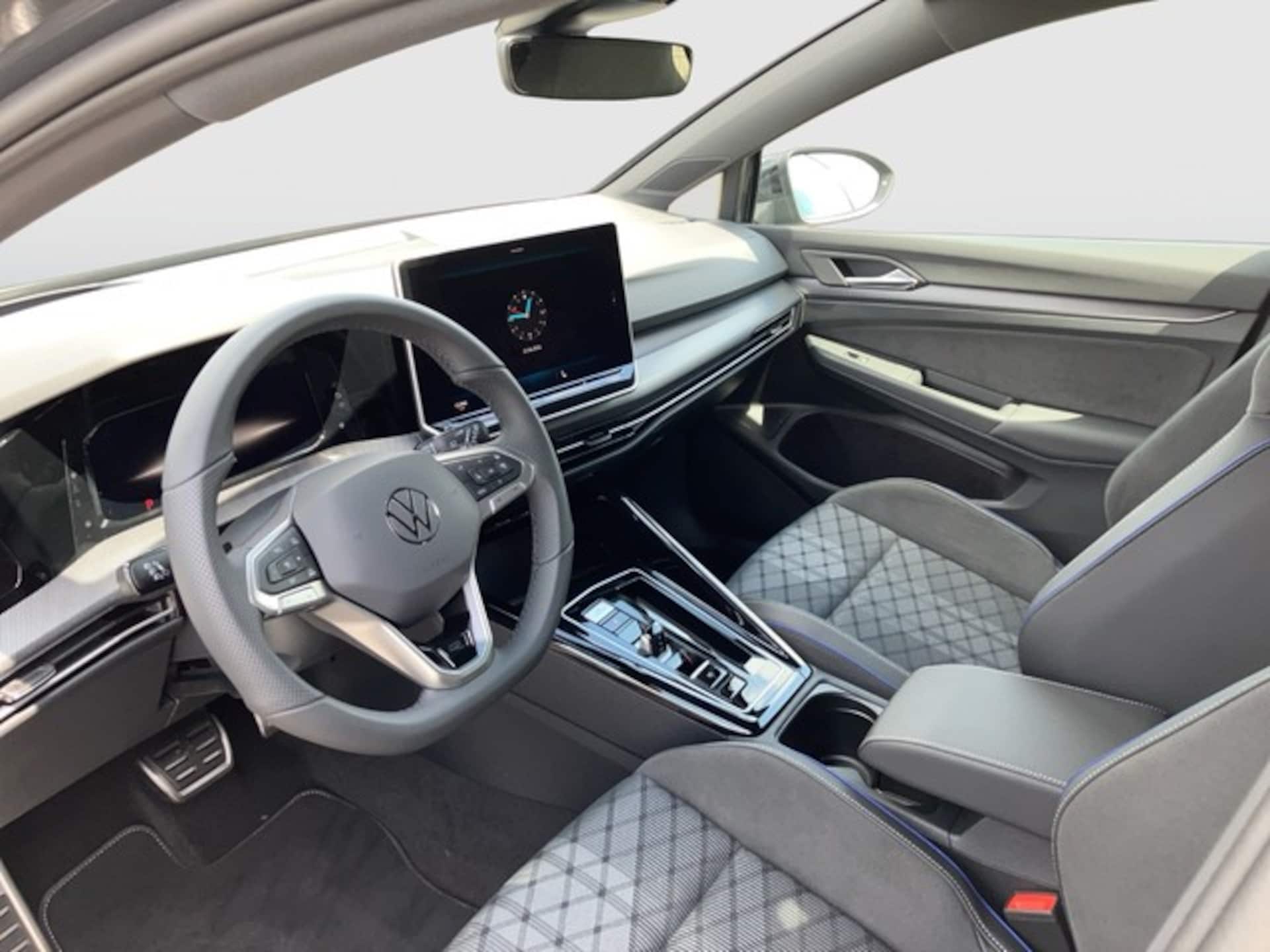 Volkswagen Golf R-Line