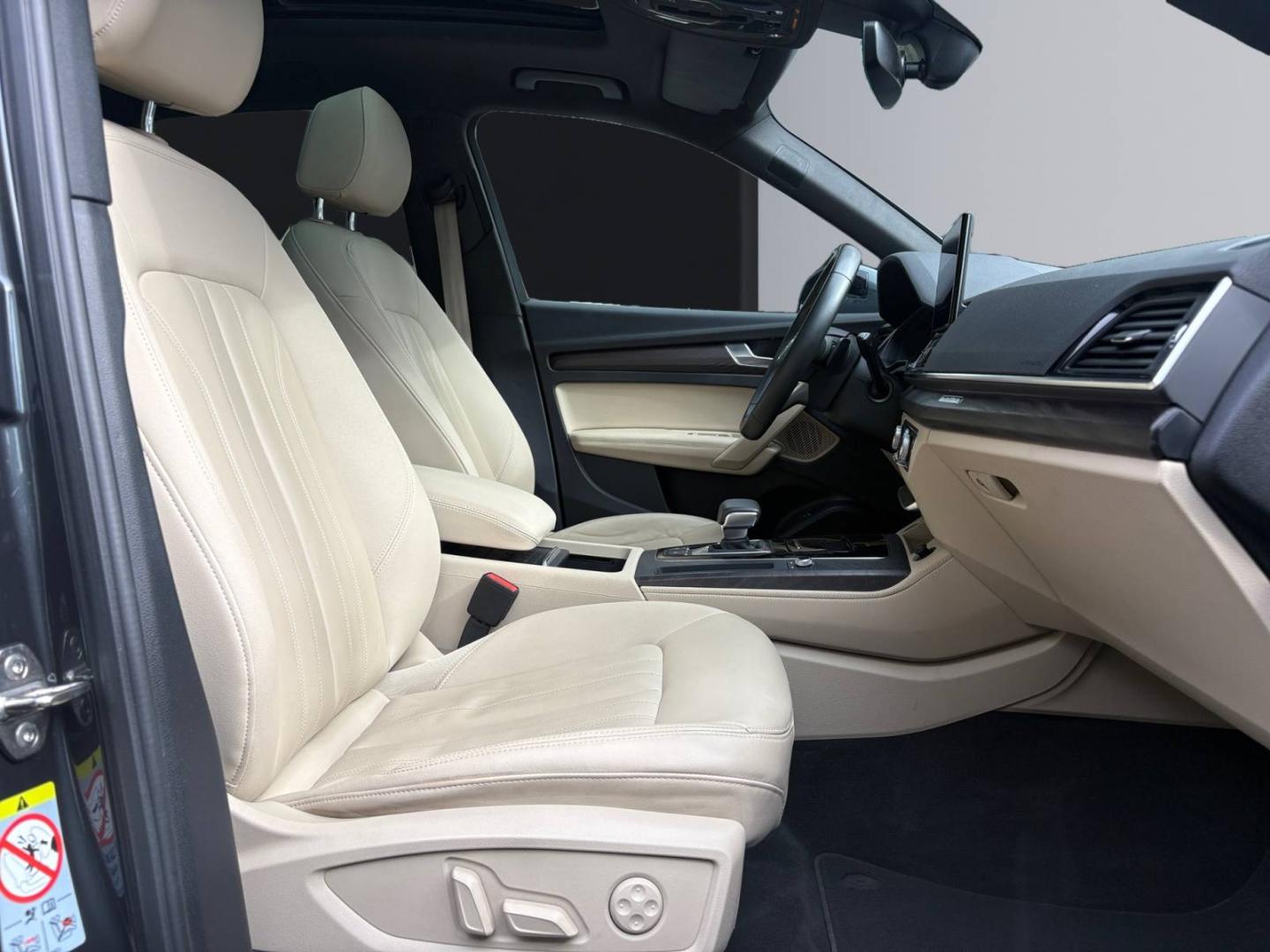 Image about Audi Q5 TFSI e Design 50 TFSI e quattro 220 kW (299 ch) S tronic