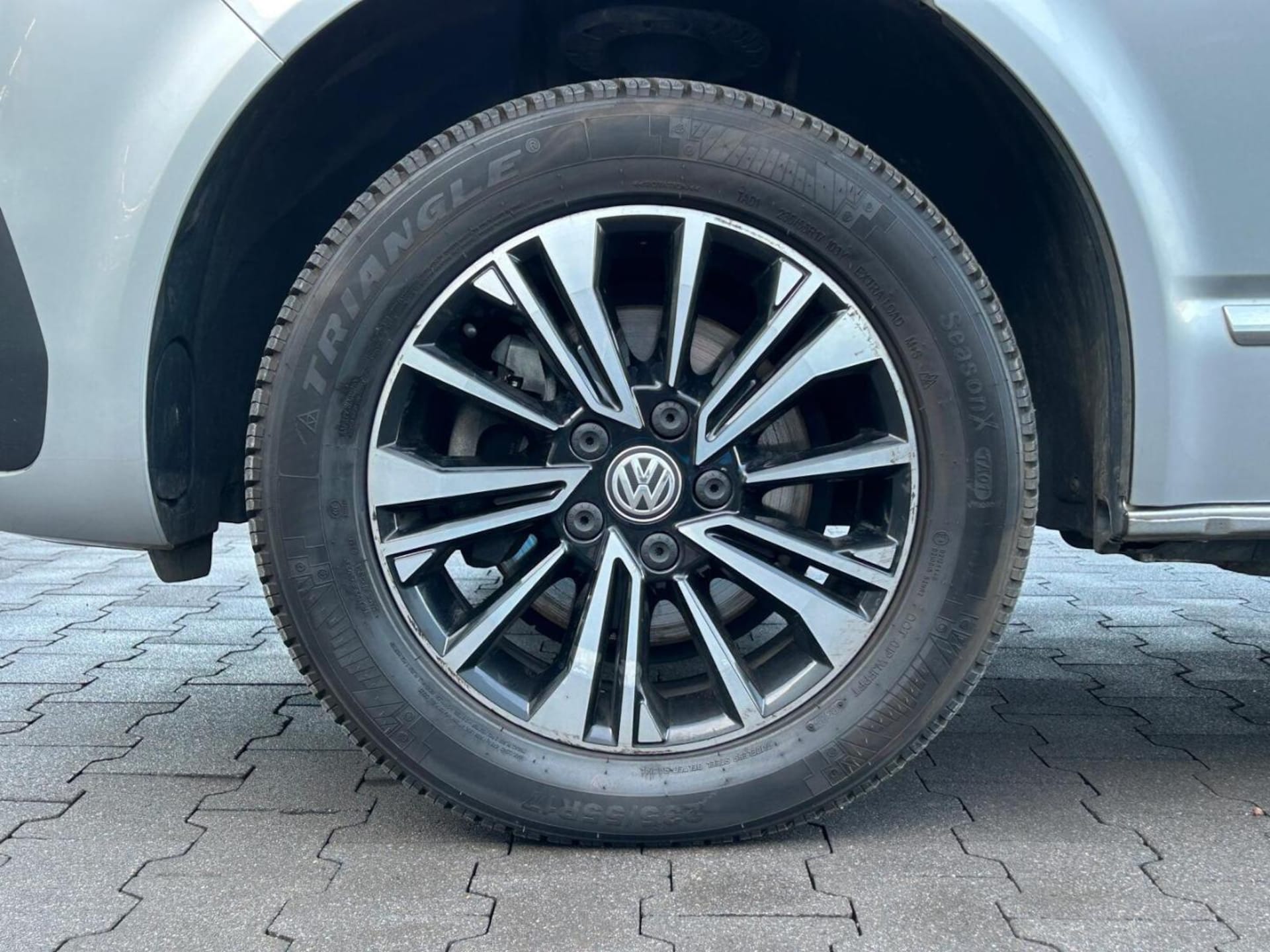 Volkswagen Caravelle 6.1 długi roztaw osi SE