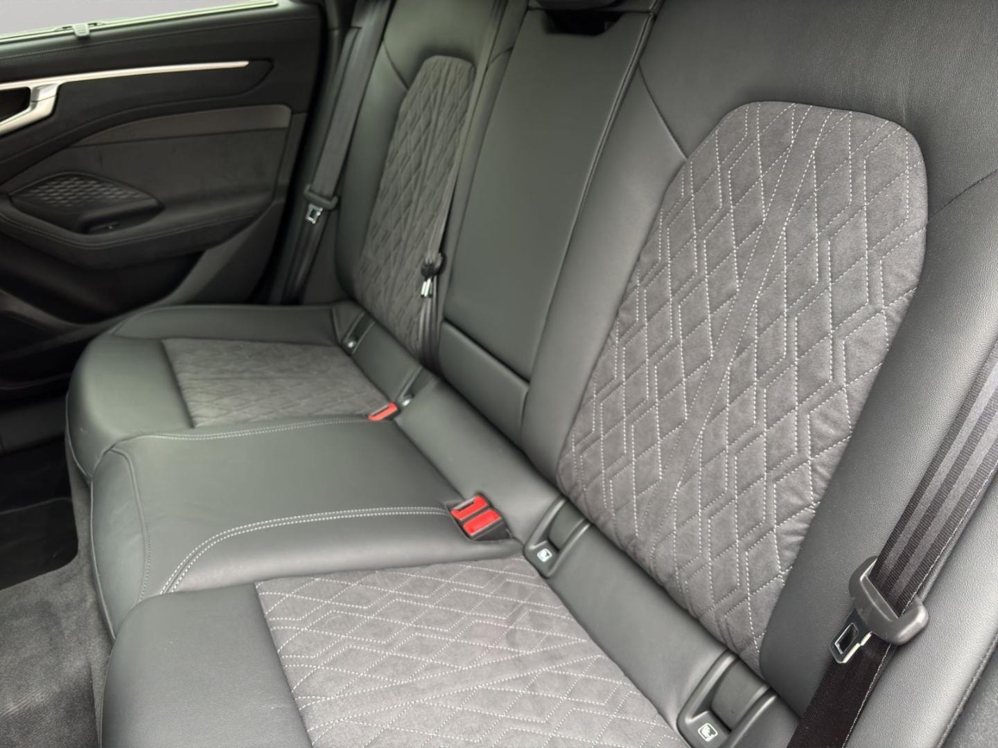 Bild über Audi A6 Avant edition one TDI quattro 150 kW S tronic - für weitere Informationen kontaktieren Sie den Audi Partner