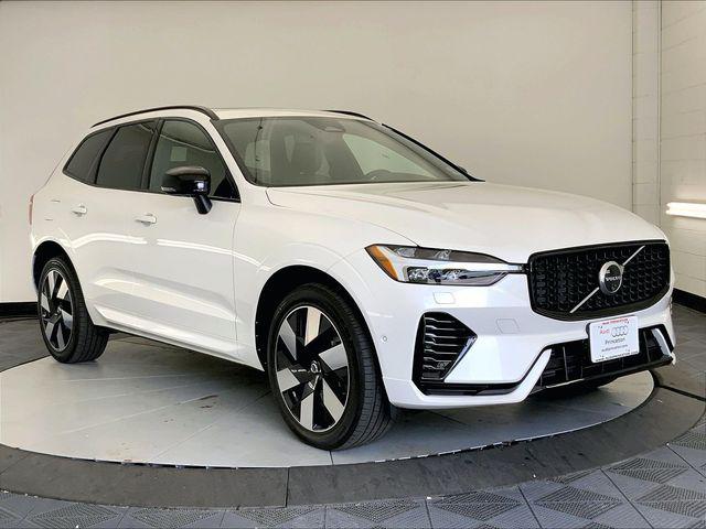 2024 Volvo XC60 T8 Plus Dark Theme AWD's photo