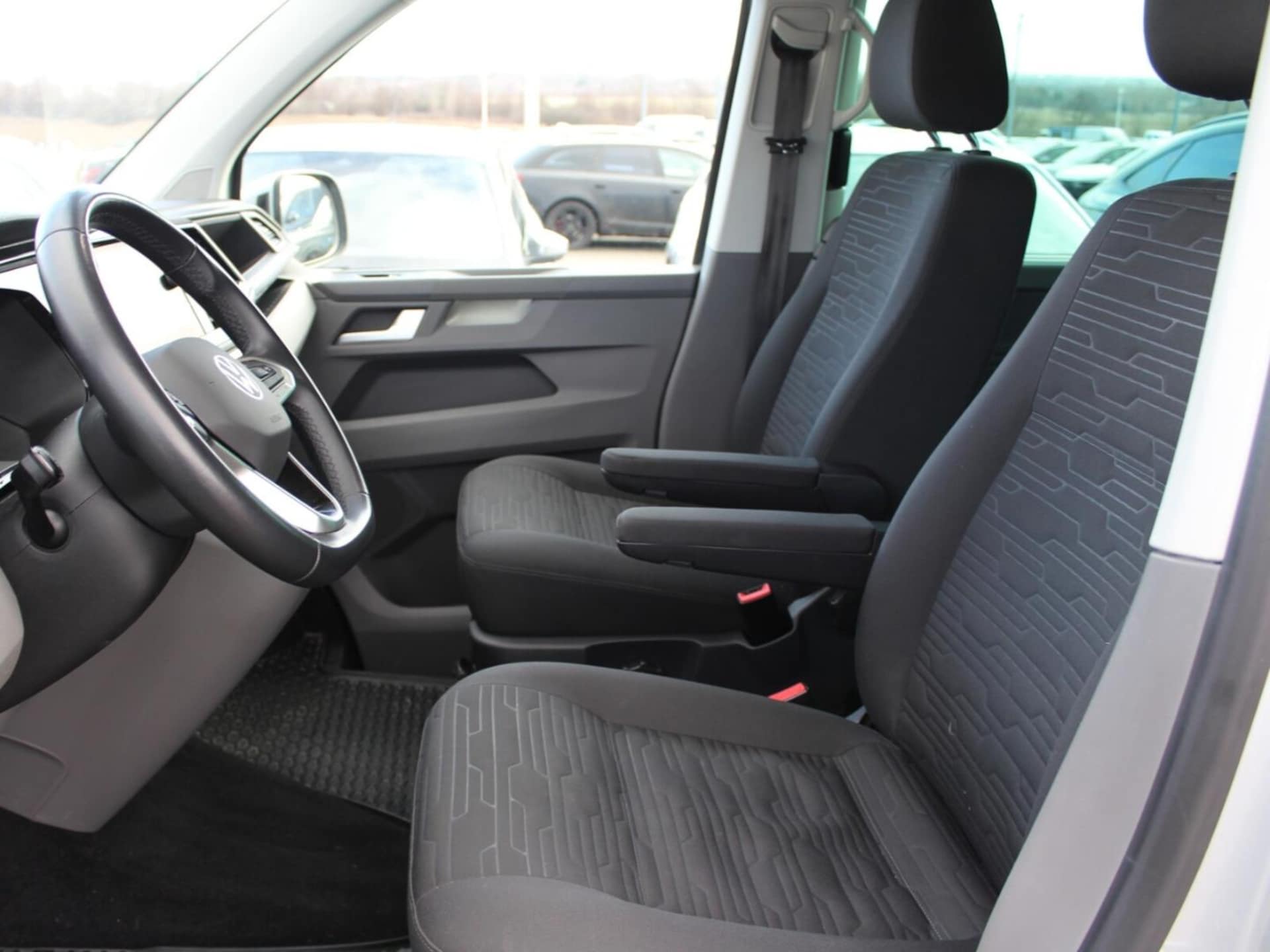 Volkswagen Caravelle 6.1 długi roztaw osi SE