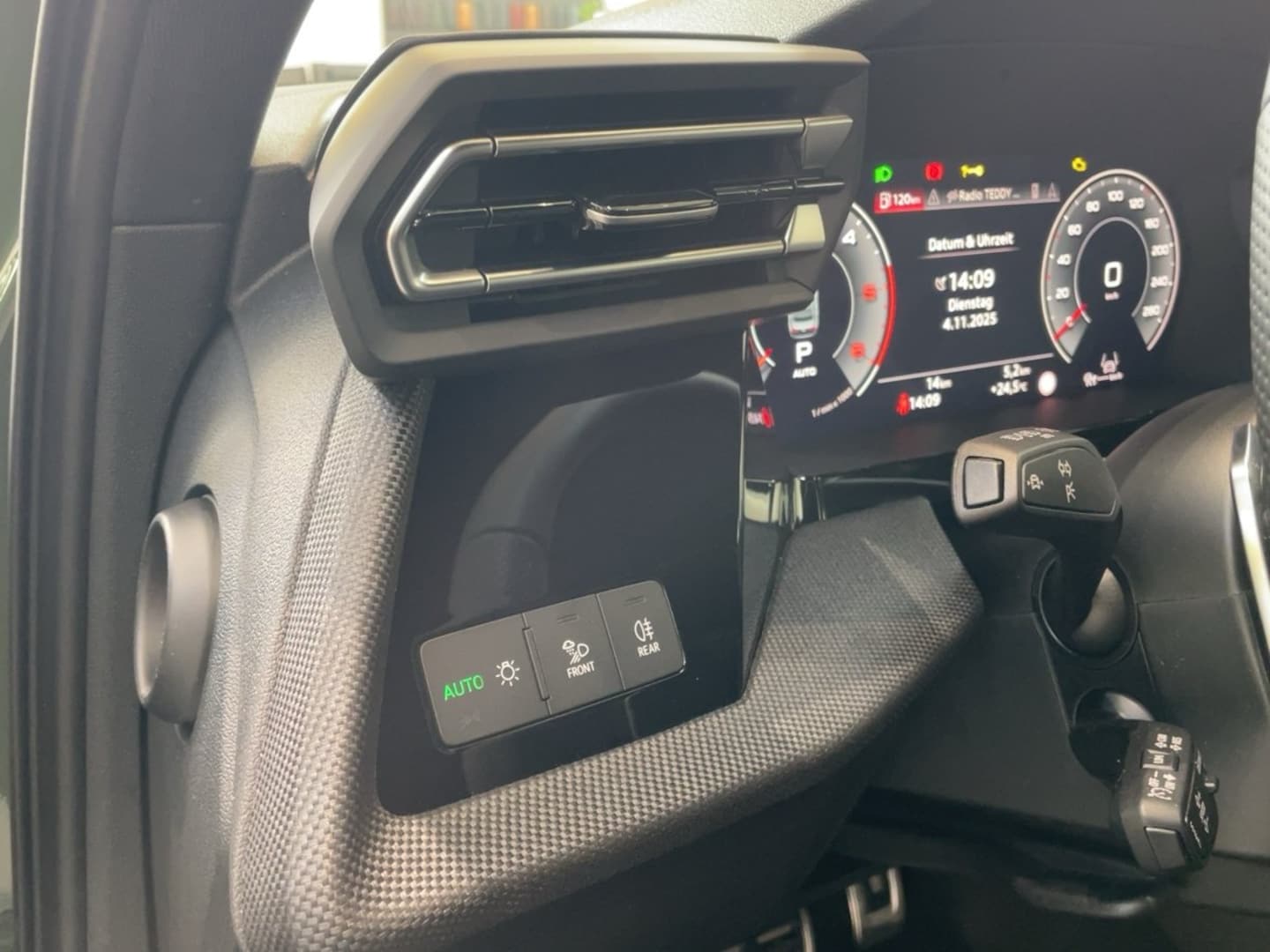 Bild über Audi A3 Limousine TDI S tronic - für weitere Informationen kontaktieren Sie den Audi Partner