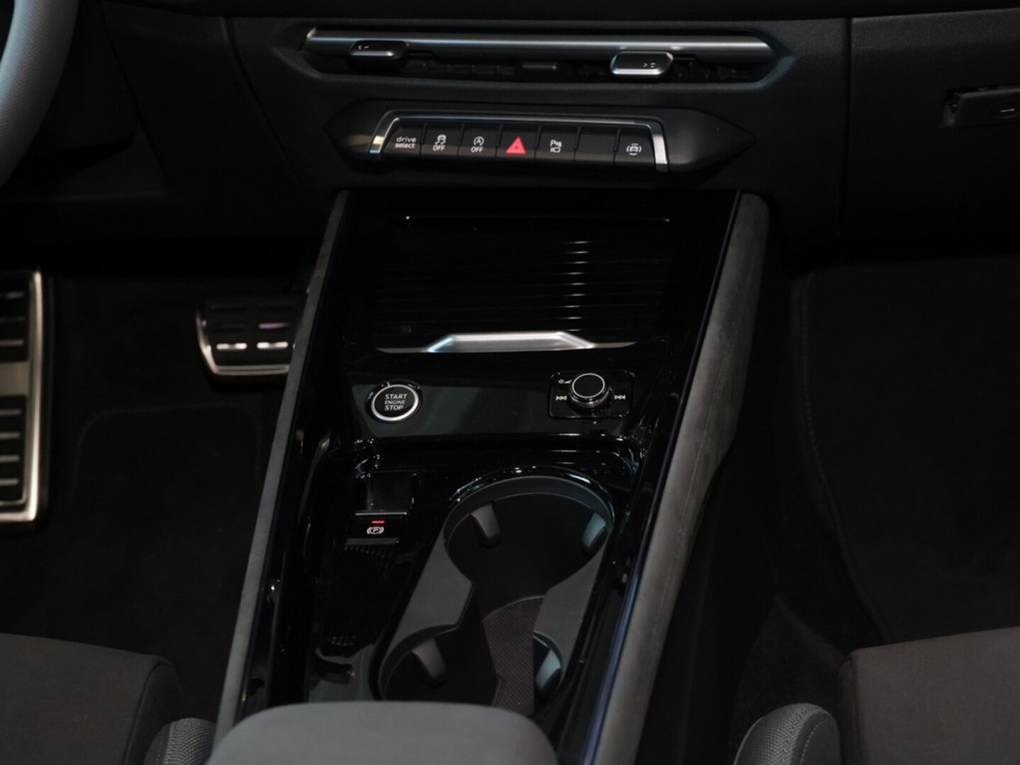Bild über Audi Q3 SUV TFSI quattro 195 kW S tronic - für weitere Informationen kontaktieren Sie den Audi Partner